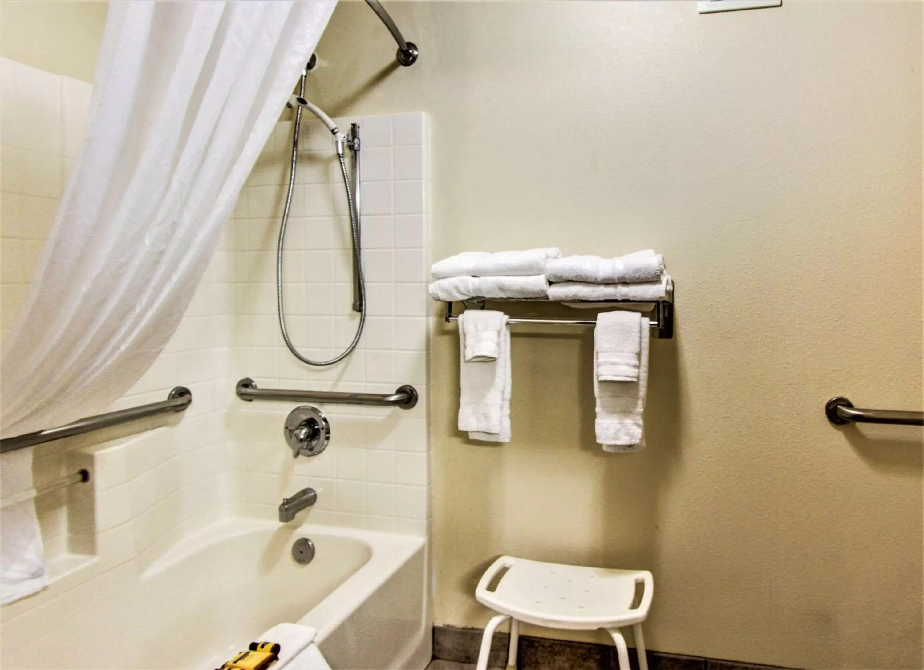 Bathroom in Best Western PLUS Vancouver Mall Drive