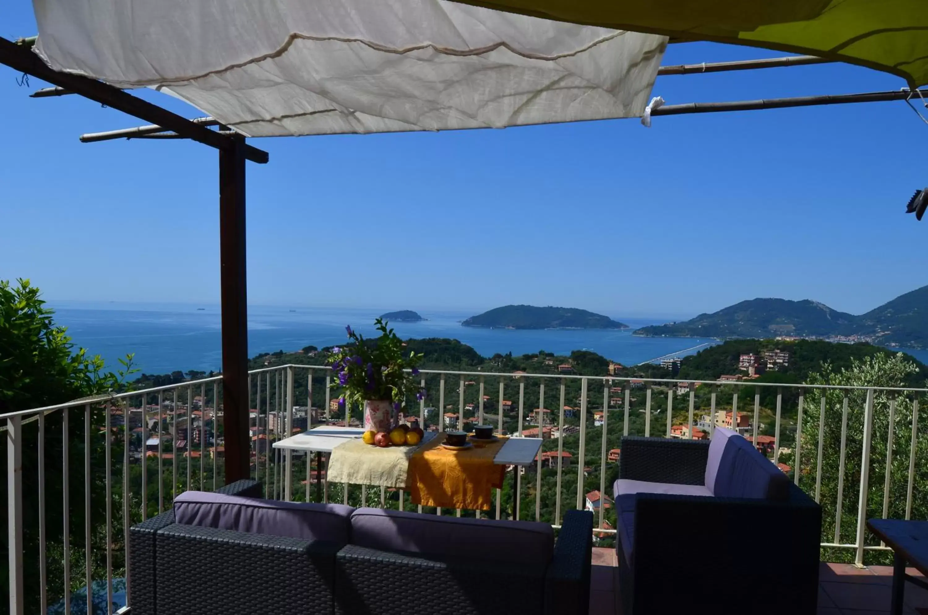 Balcony/Terrace in LA CASTELLANA Una Finestra sul Mare- Air Conditioned