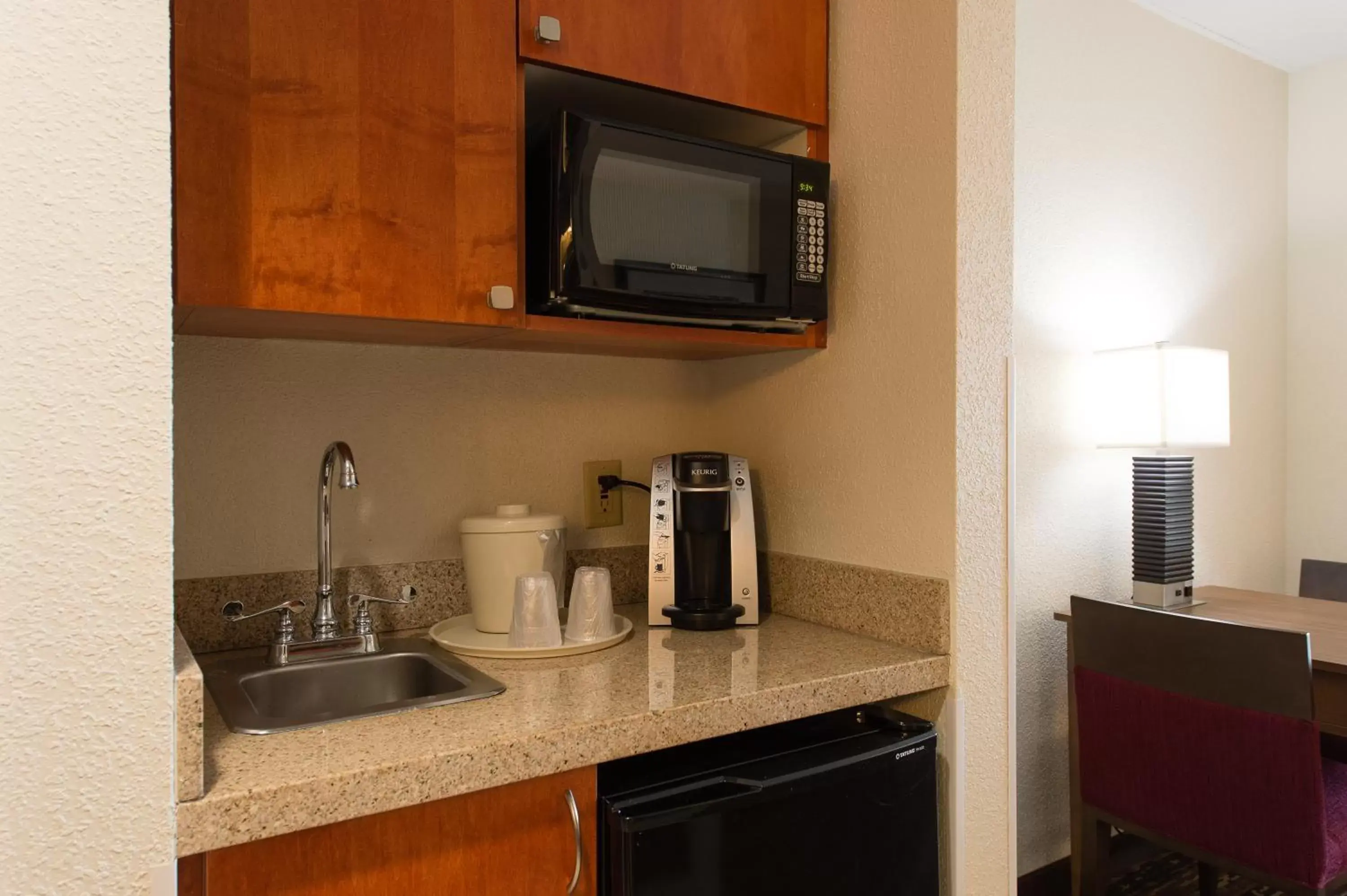 Photo of the whole room, Kitchen/Kitchenette in Holiday Inn Express & Suites Walterboro, an IHG Hotel