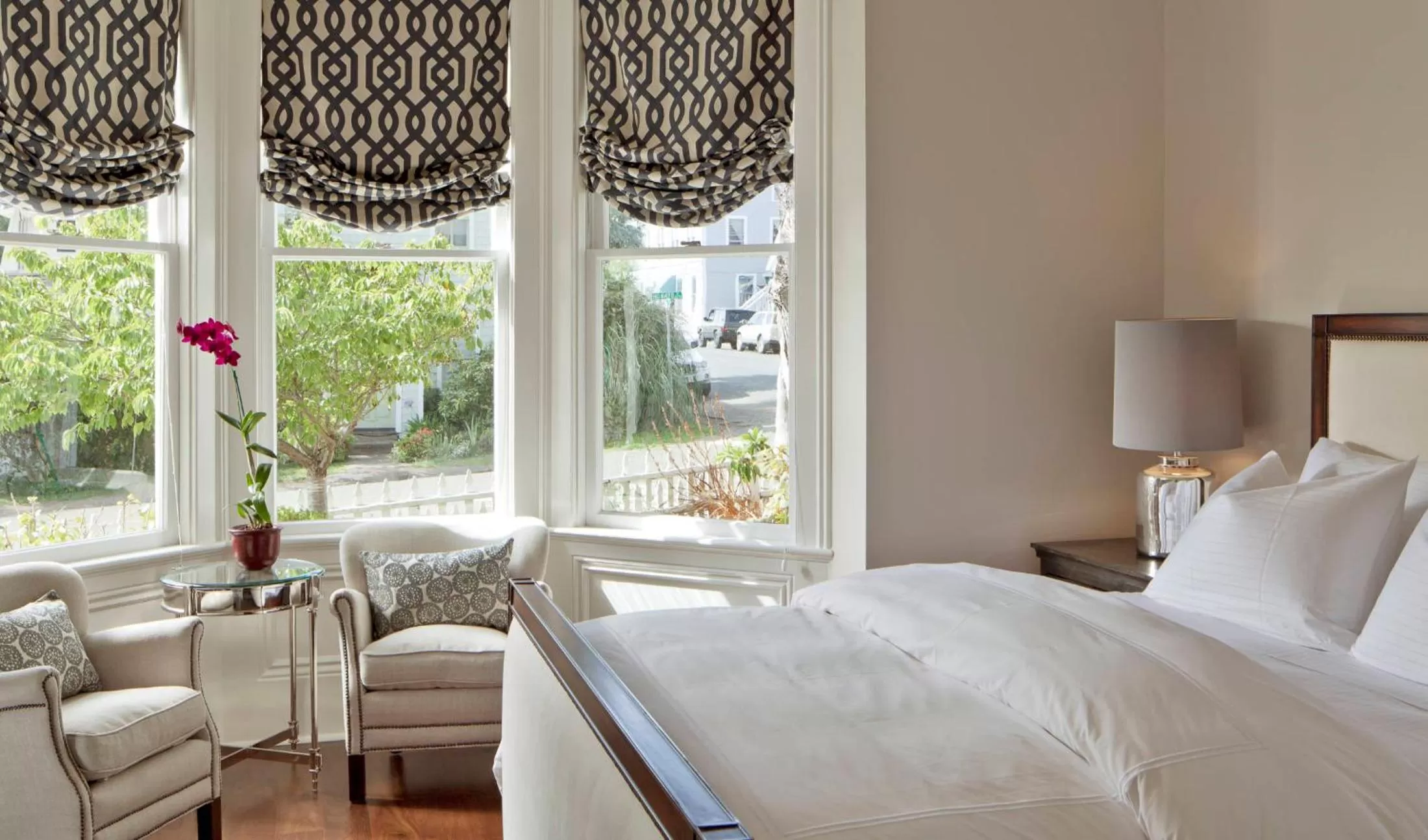 Photo of the whole room, Bed in Inns of Mendocino