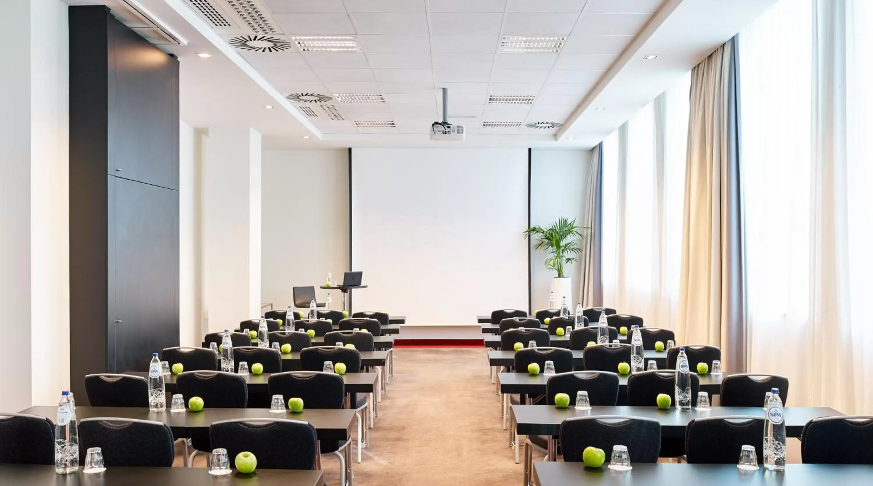 Business facilities, Business Area/Conference Room in Hotel Park Inn by Radisson Brussels Midi