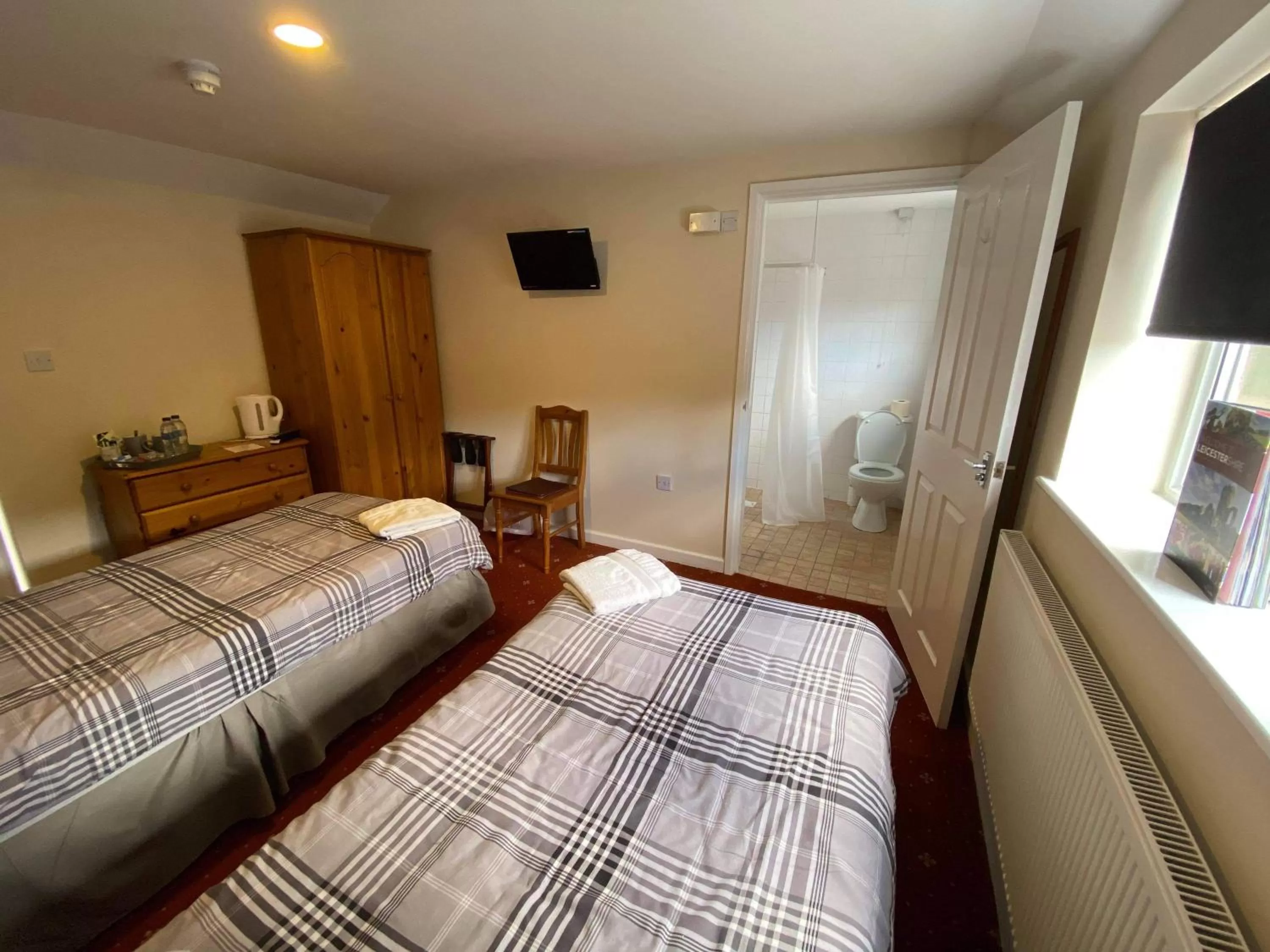 Bed in The Plough Inn Wigston