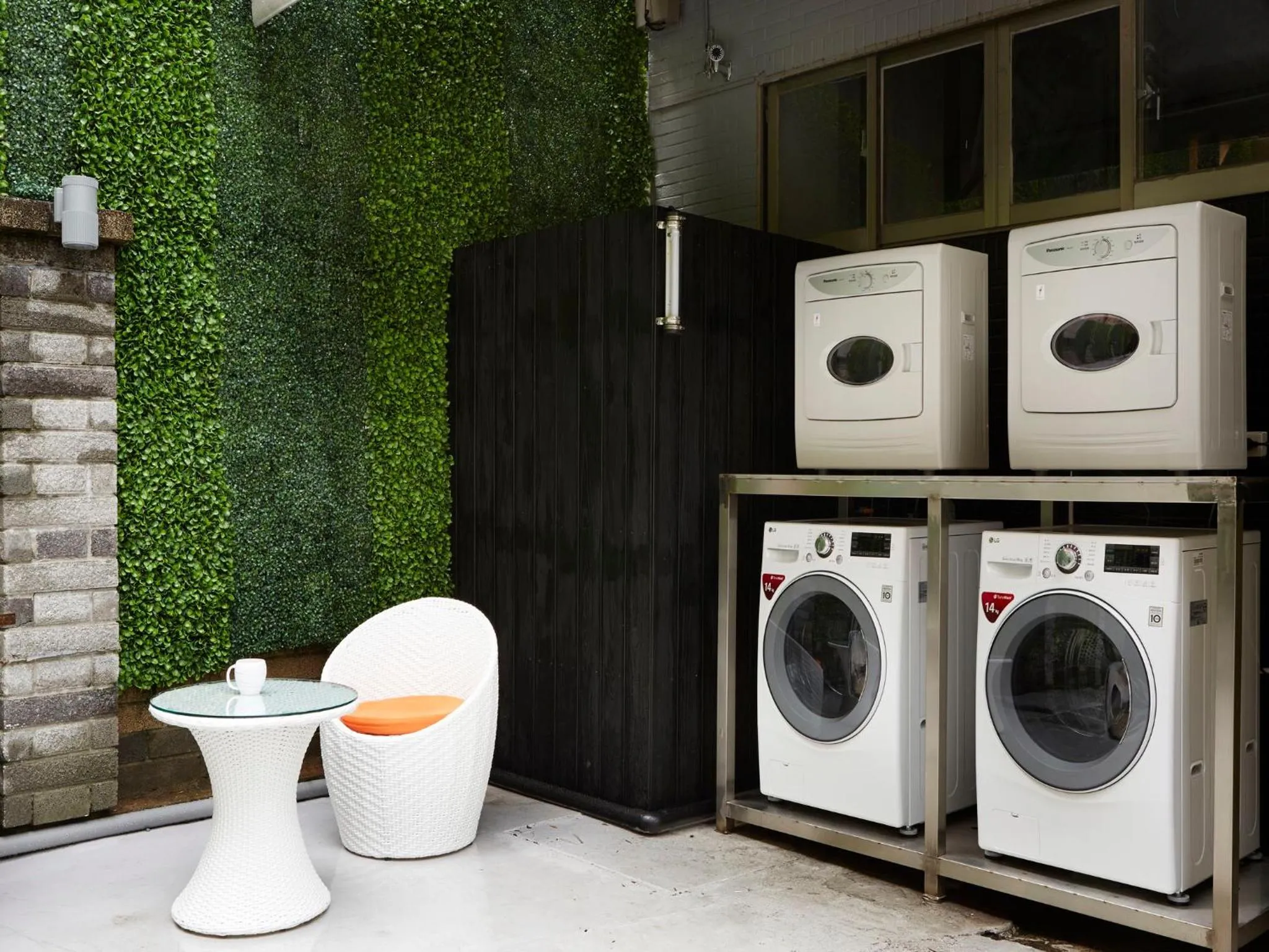 Communal lounge/ TV room in Tango Inn Taipei Jihe