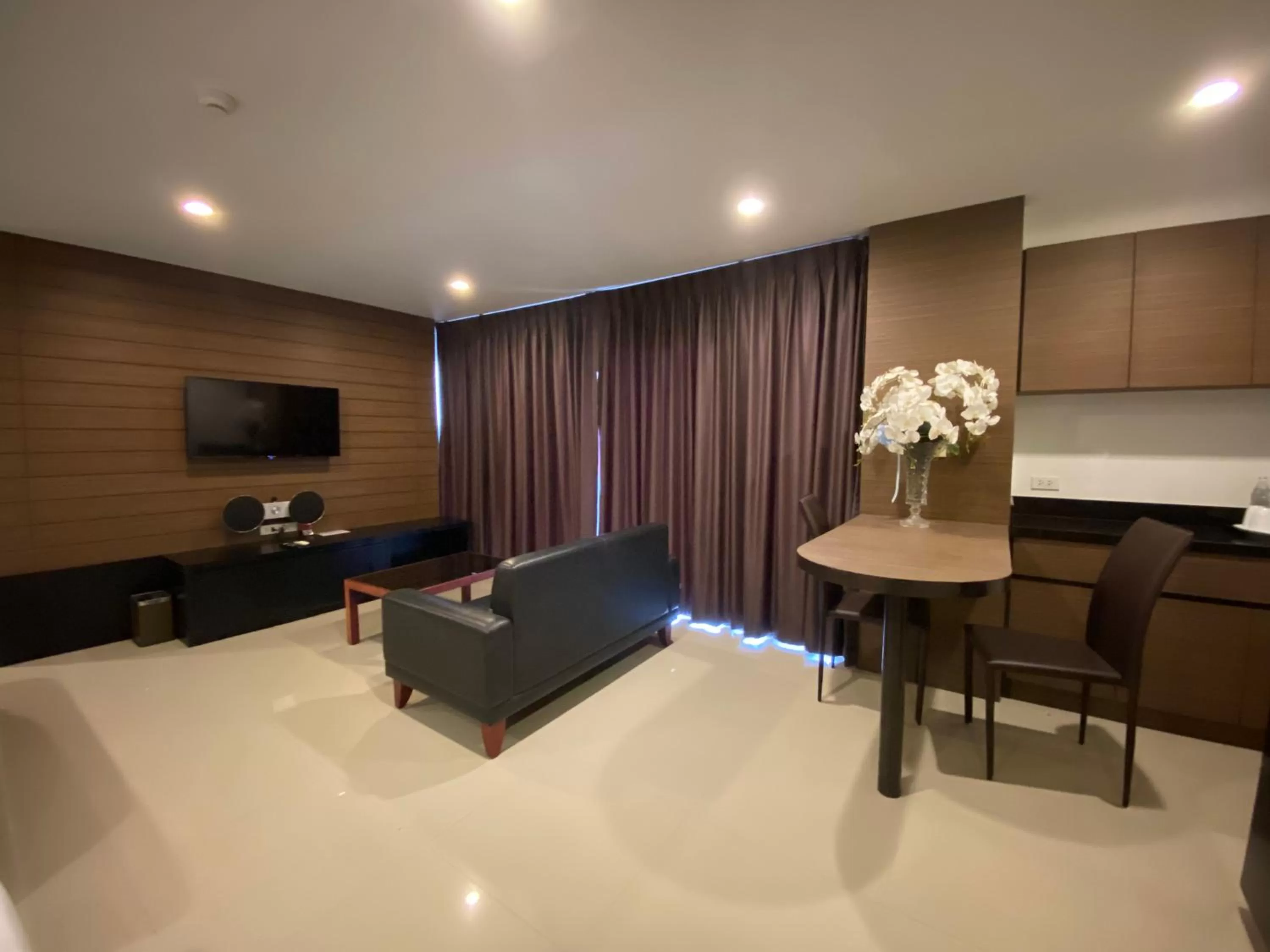 TV and multimedia in Le Vernissage by Goad Avadhess Hospitality