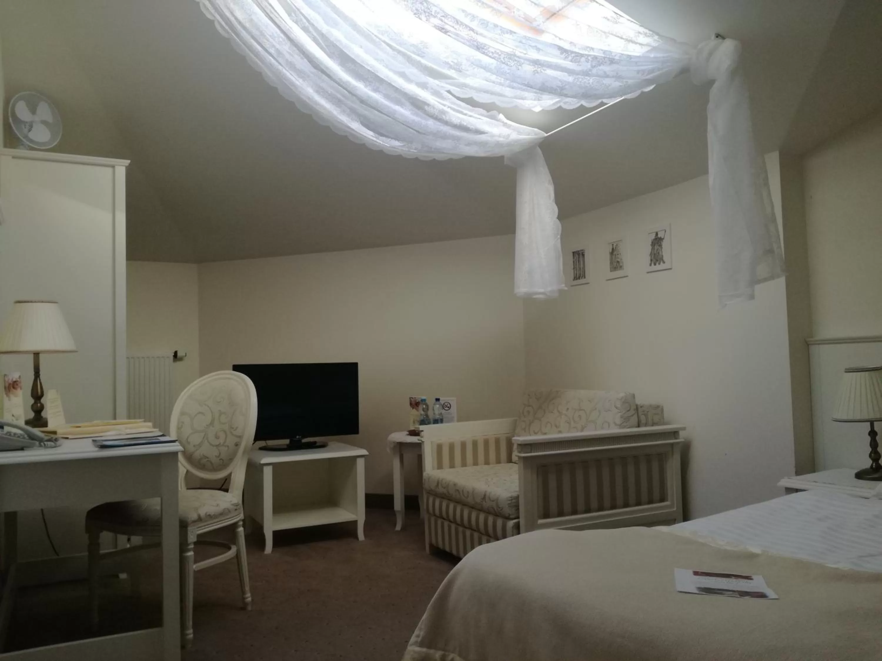 Photo of the whole room, Bed in Hotel SPA Akacjowy Dwór