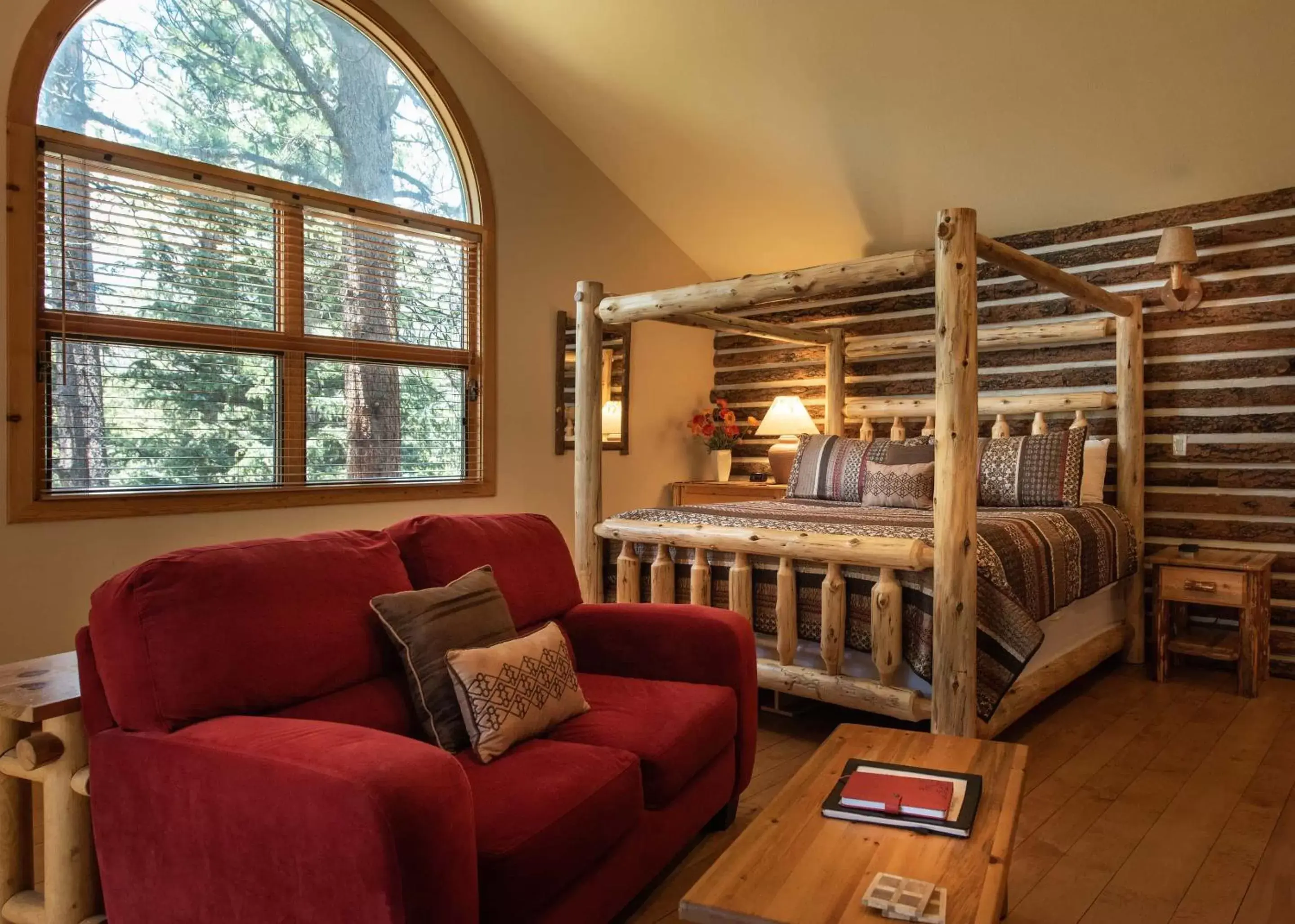 Seating Area in Romantic RiverSong Inn