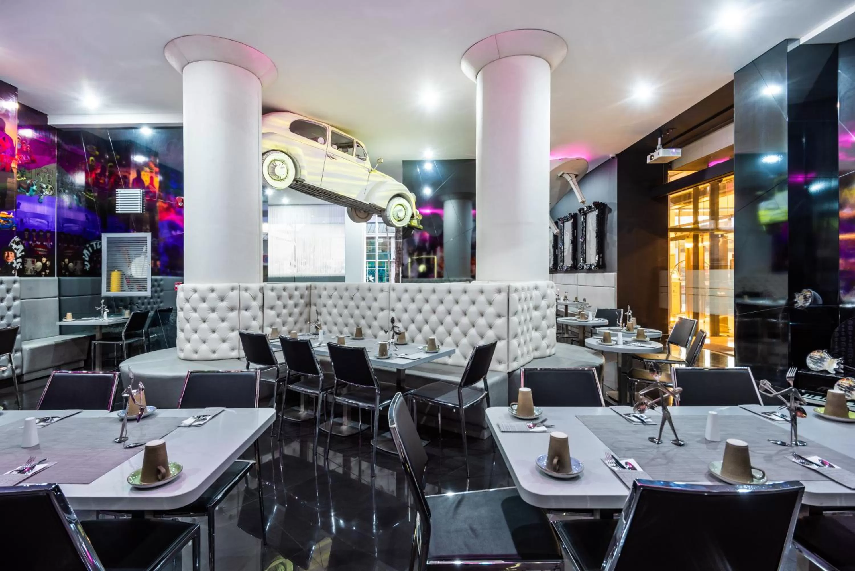 Restaurant/places to eat in Hotel Black Tower Premium