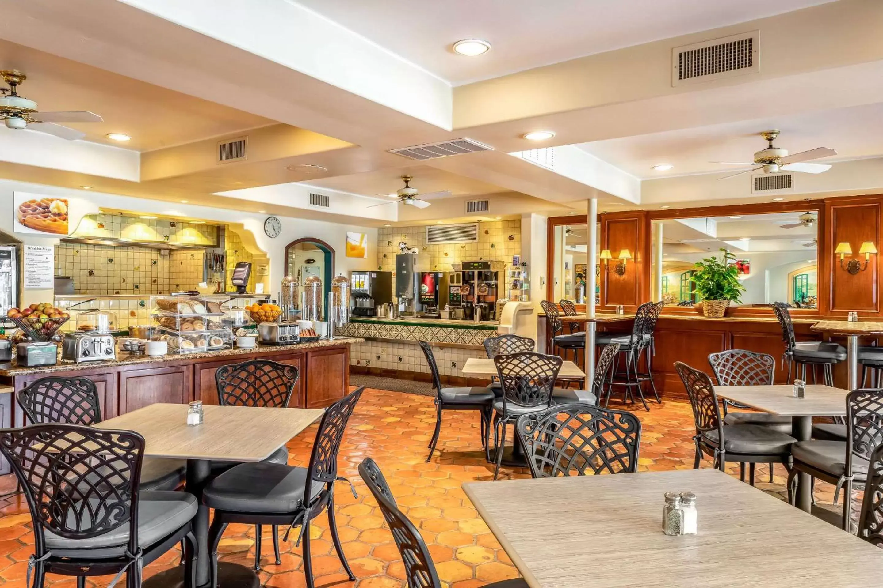 Restaurant/Places to Eat in Quality Suites Downtown San Luis Obispo