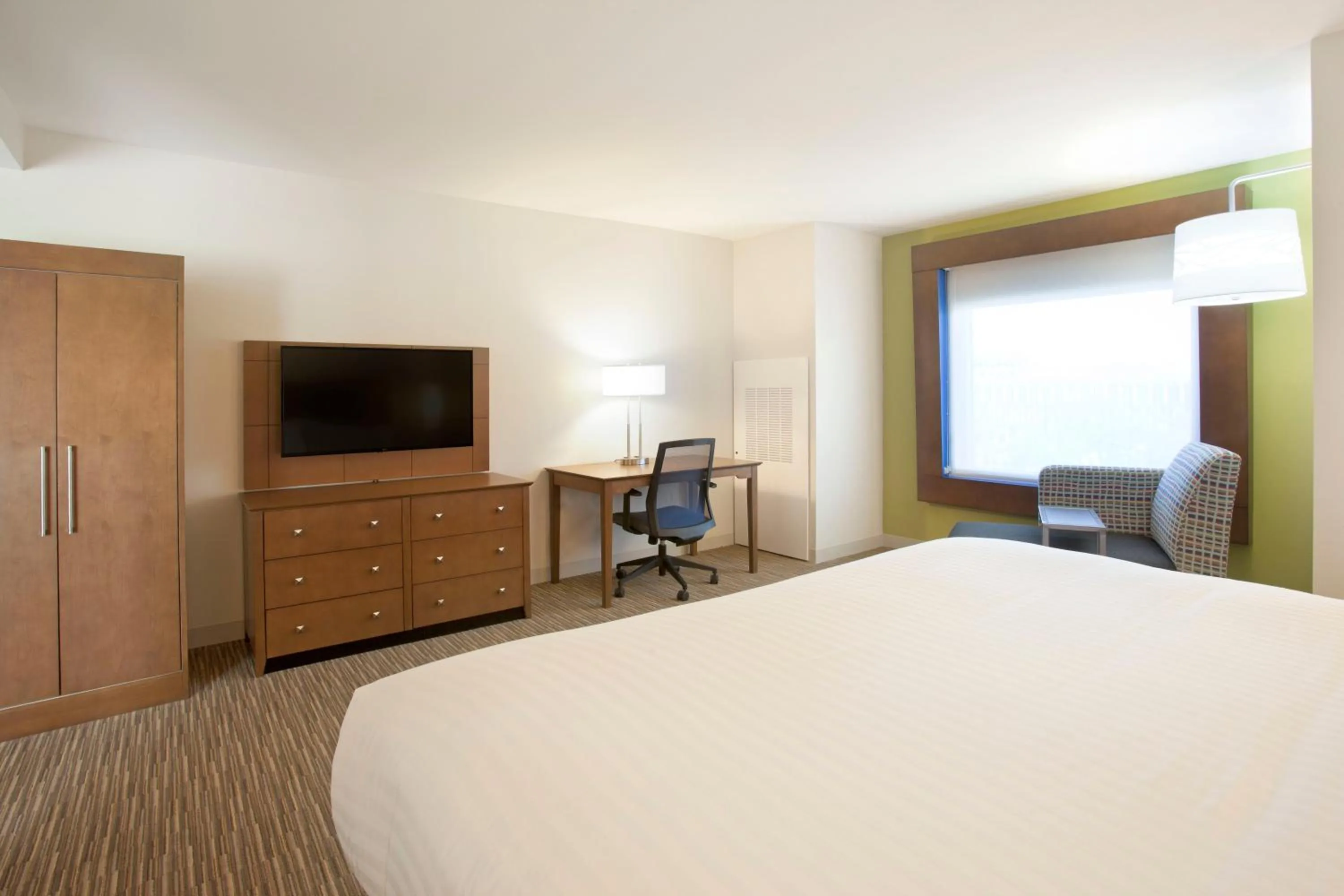 Photo of the whole room, Bed in Holiday Inn Express Hotel & Suites Austin Downtown - University by IHG
