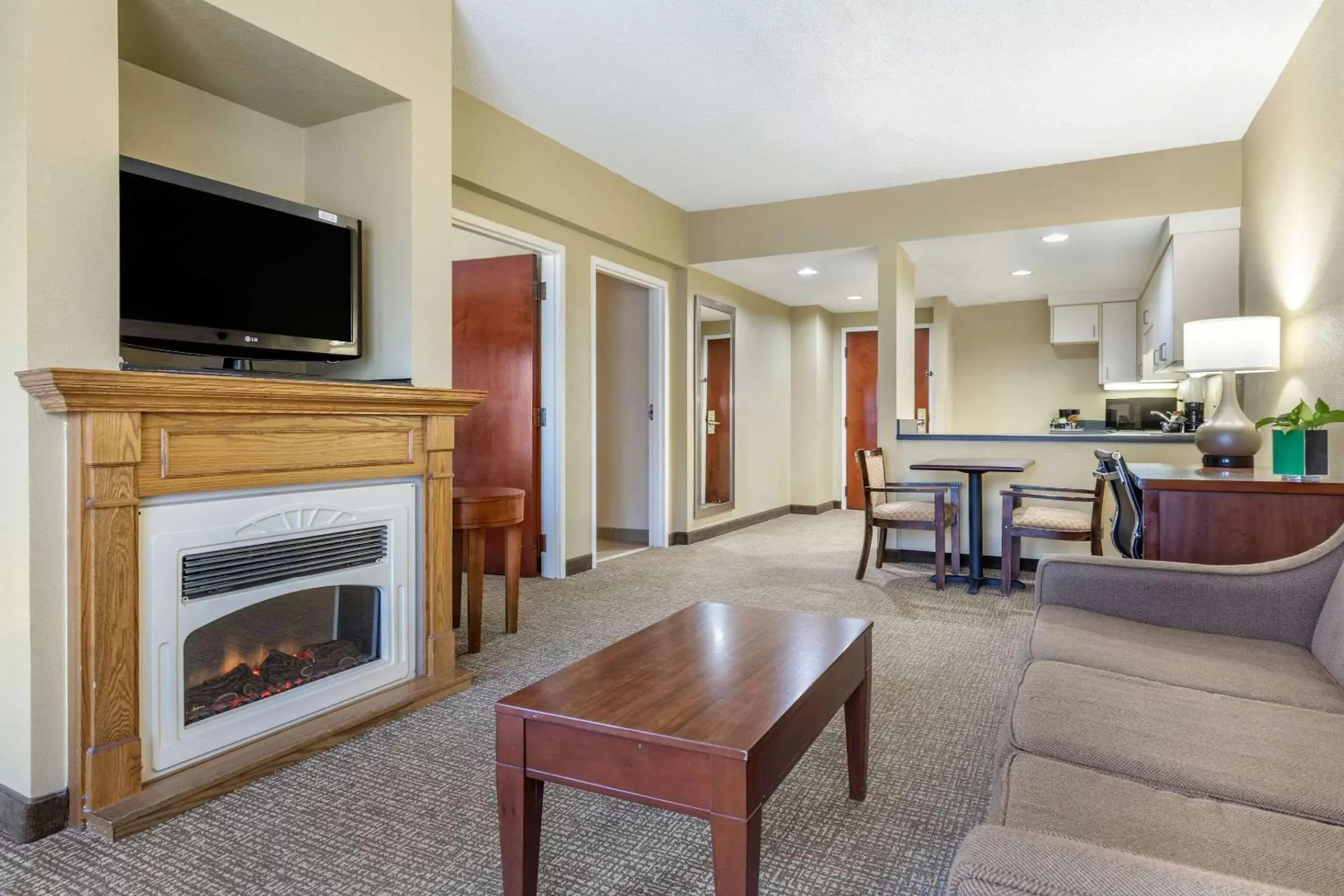 Photo of the whole room, TV/Entertainment Center in Comfort Inn Blythewood - North Columbia