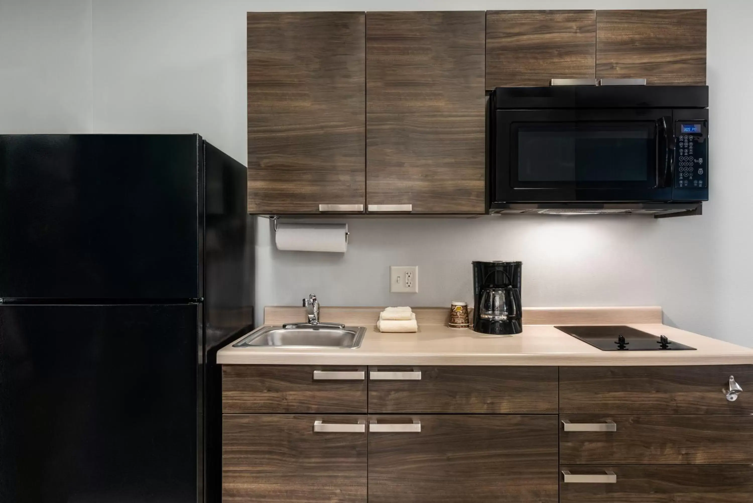 Kitchen or kitchenette, Kitchen/Kitchenette in My Place Hotel-Wenatchee, WA