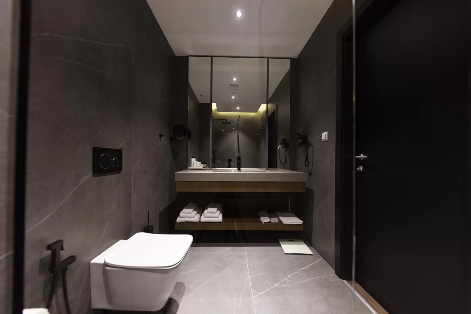 Bathroom in Hotel Uji Ftohte Tepelene