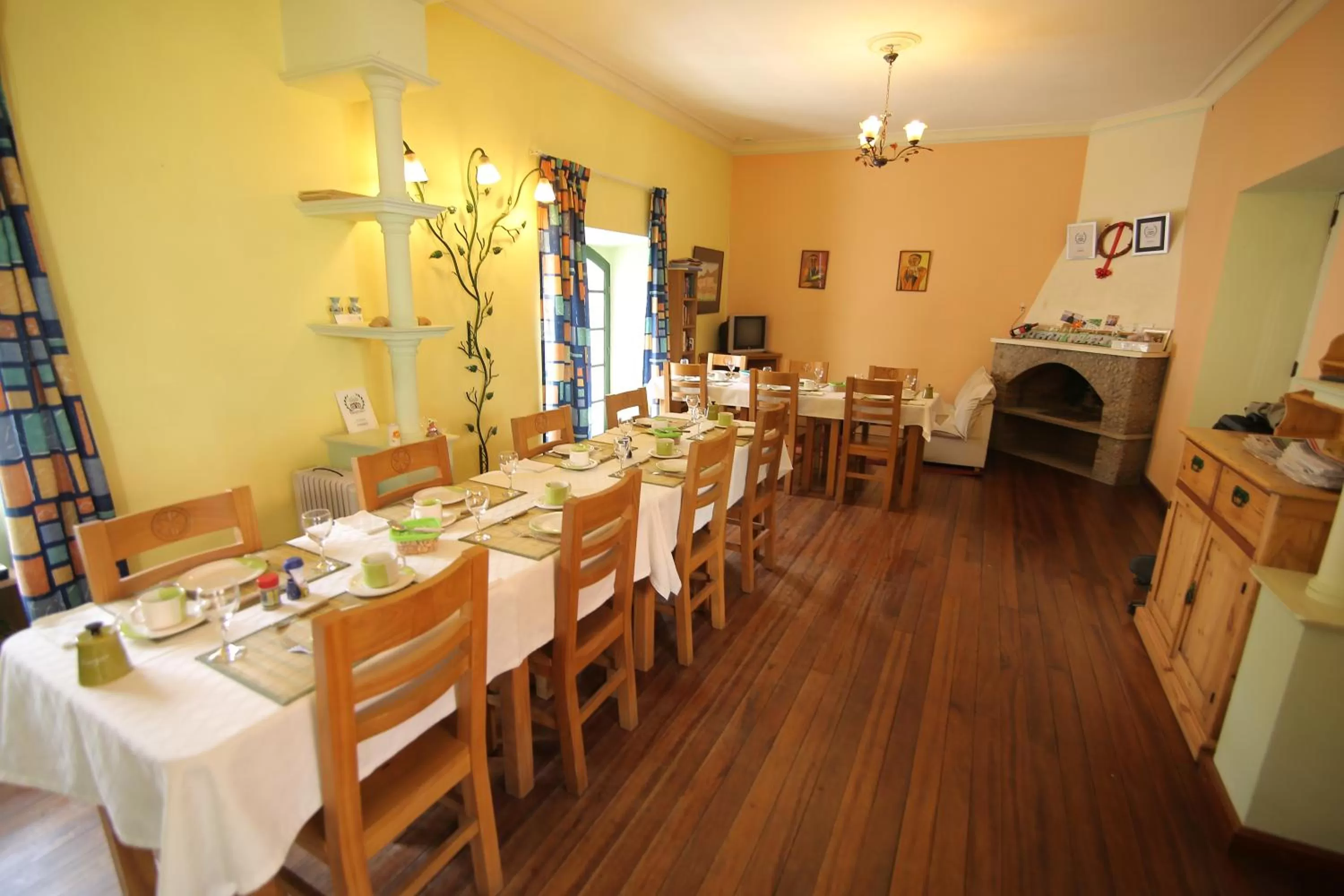 Property building, Restaurant/Places to Eat in Casa Verde B&B