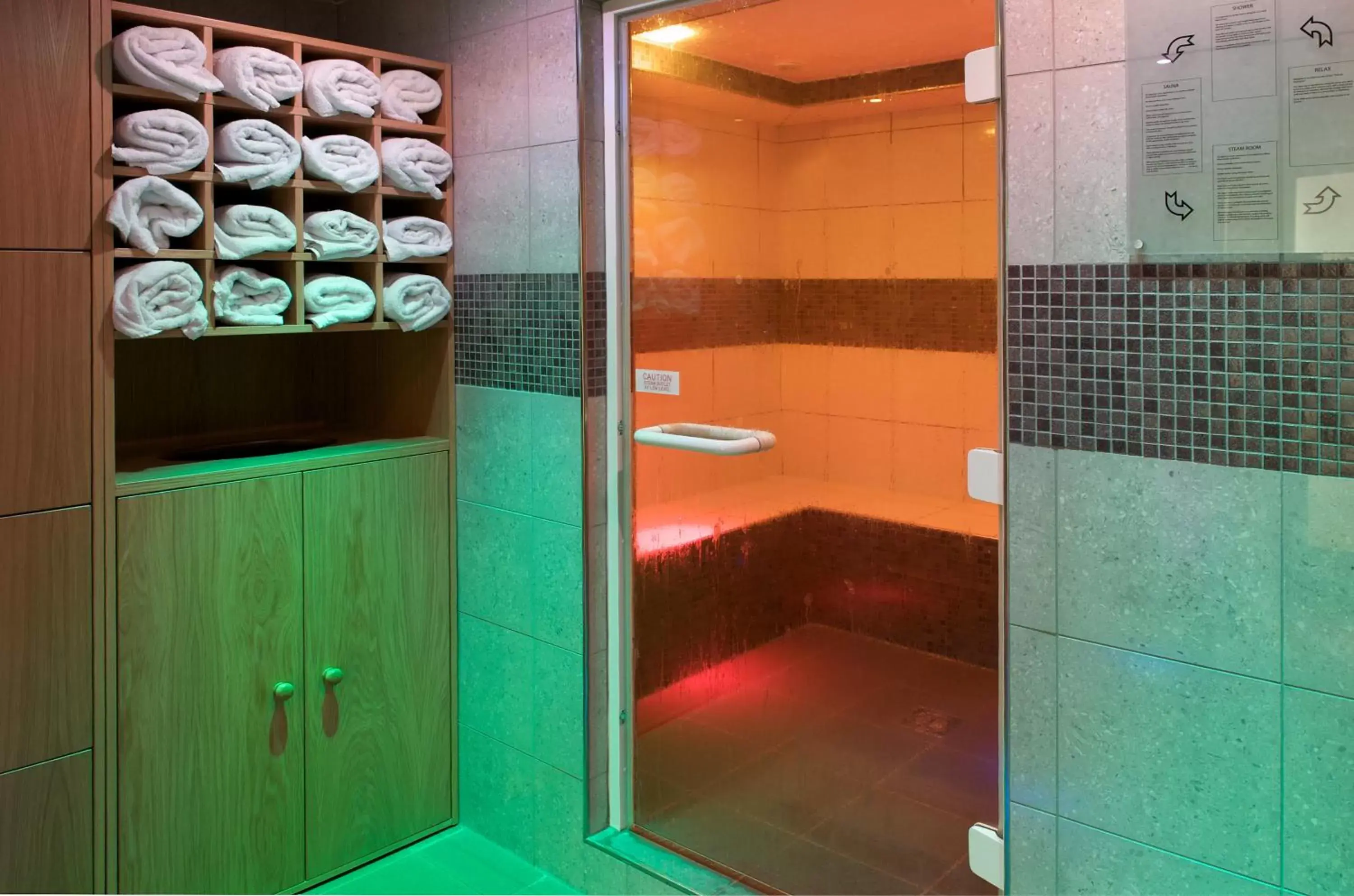Spa and wellness centre/facilities, Bathroom in Novotel Manchester Centre