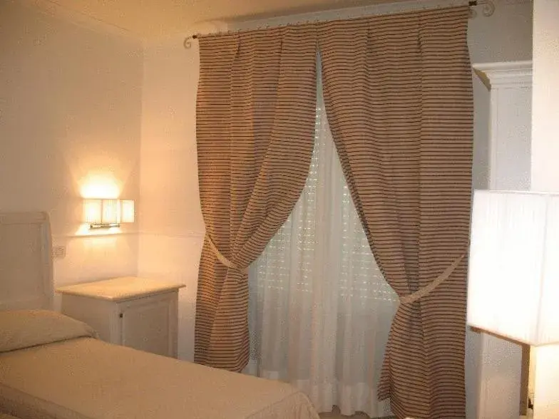 Bedroom, Bed in Helios Hotel