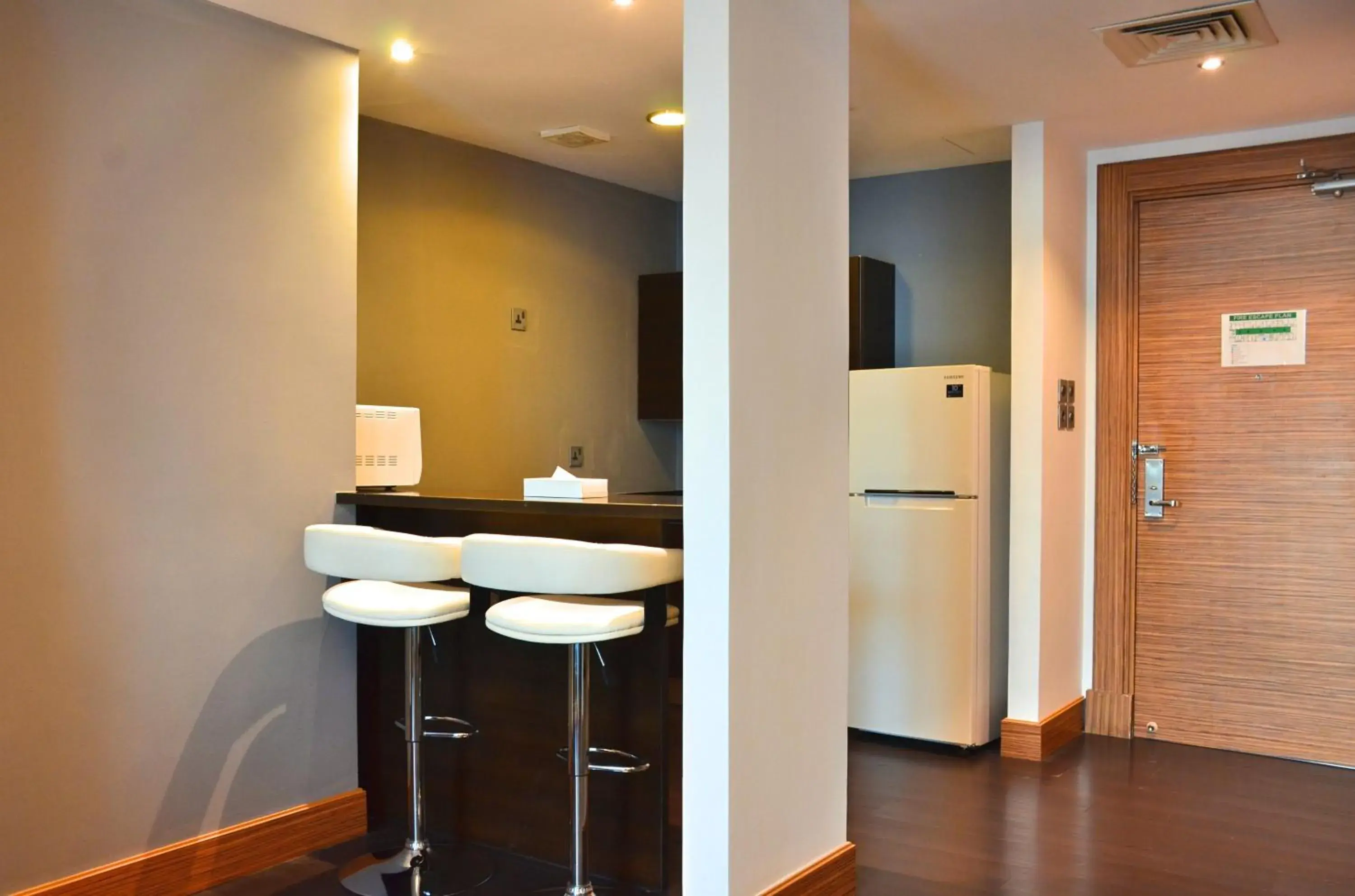 Dining area, Bathroom in Blaire Executive Suites