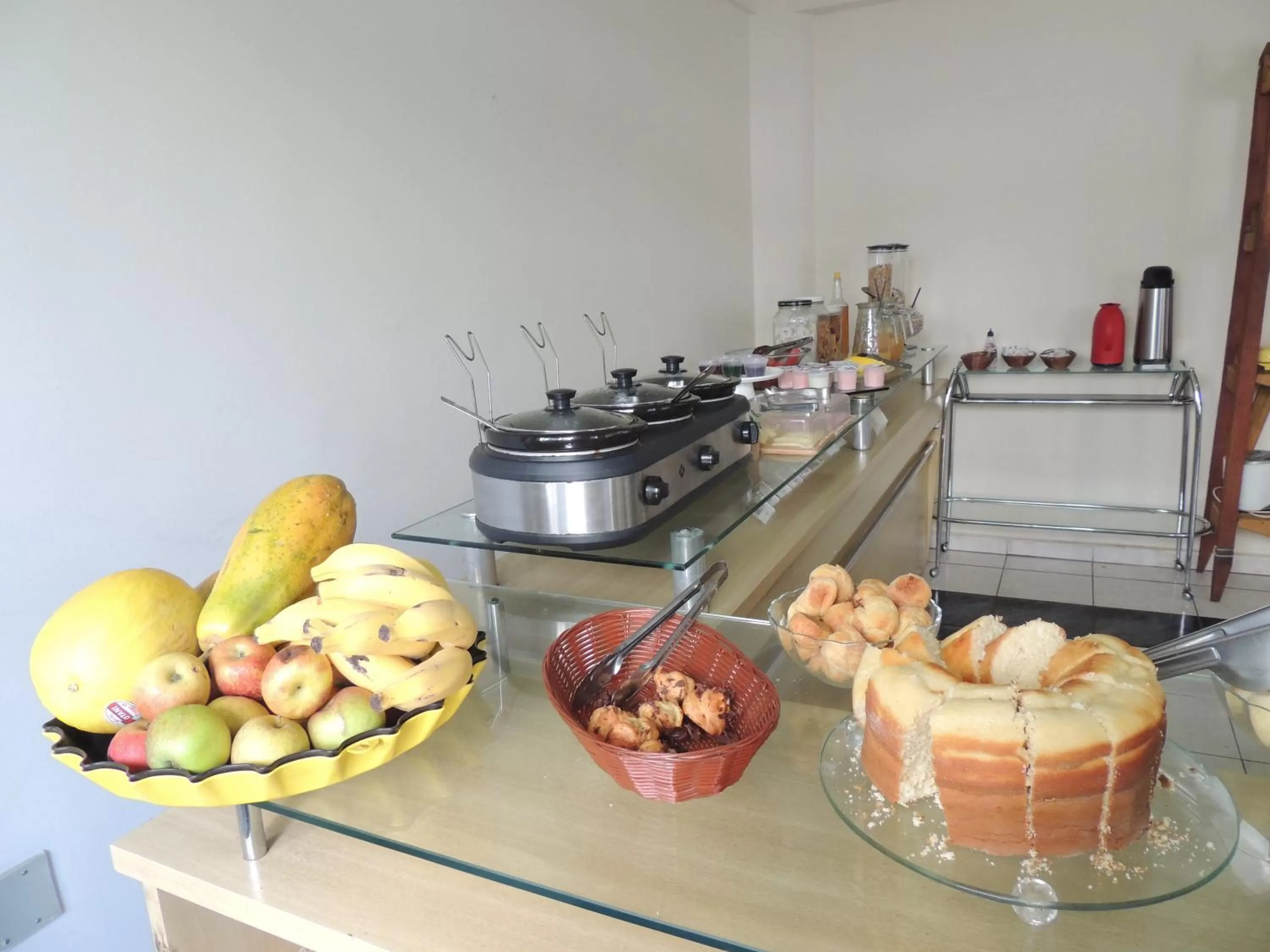 Breakfast, Food in Hotel Cruz Divinópolis - By UP Hotel