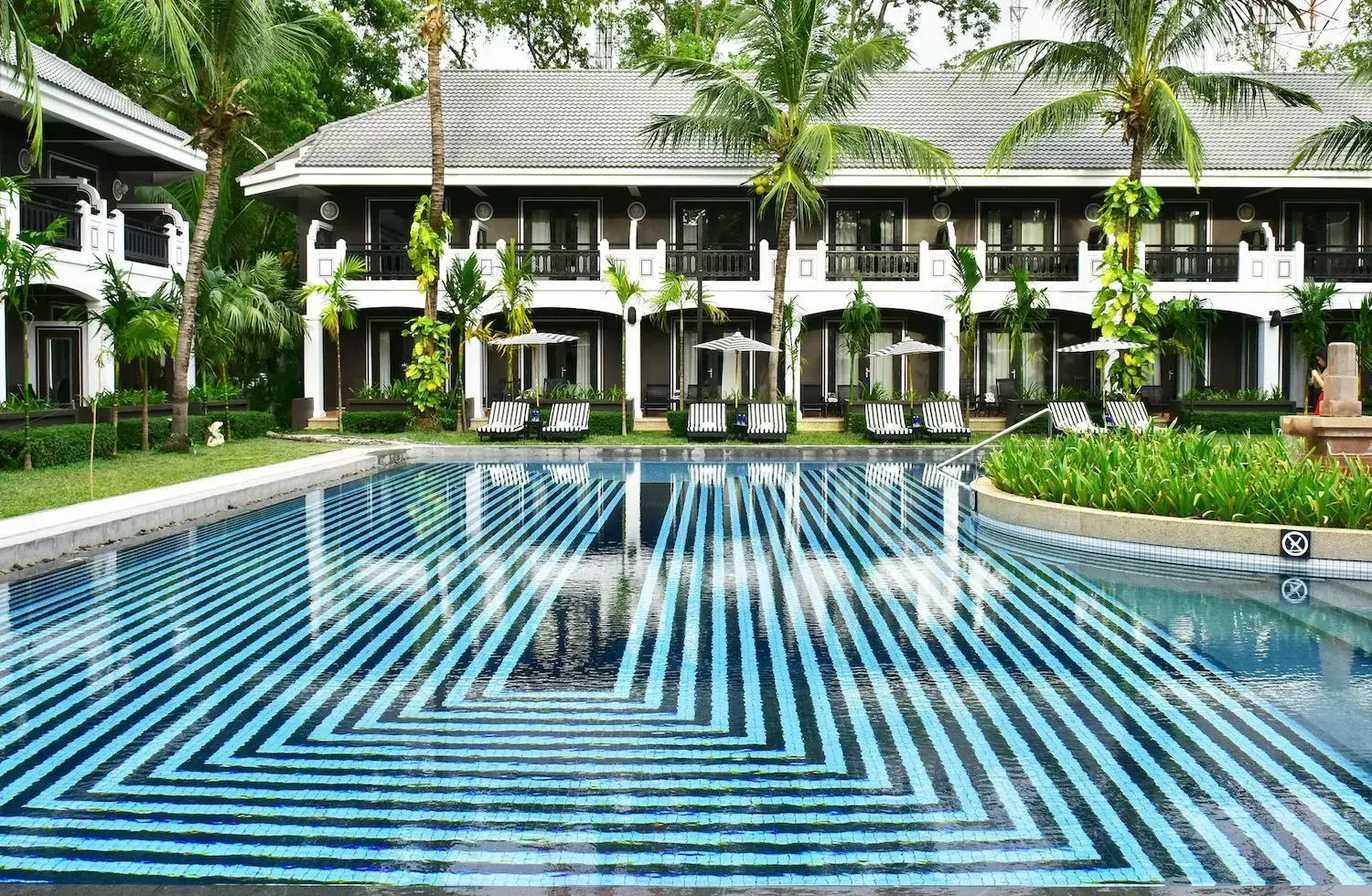 Swimming pool in Shinta Mani Angkor & Bensley Collection Pool Villas