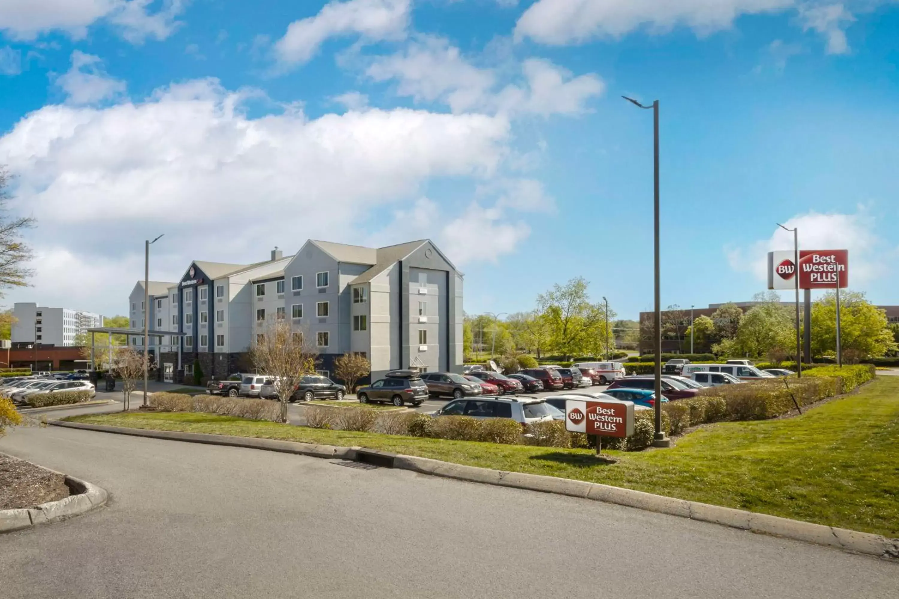 Property Building in Best Western Plus Nashville Airport Hotel - BNA