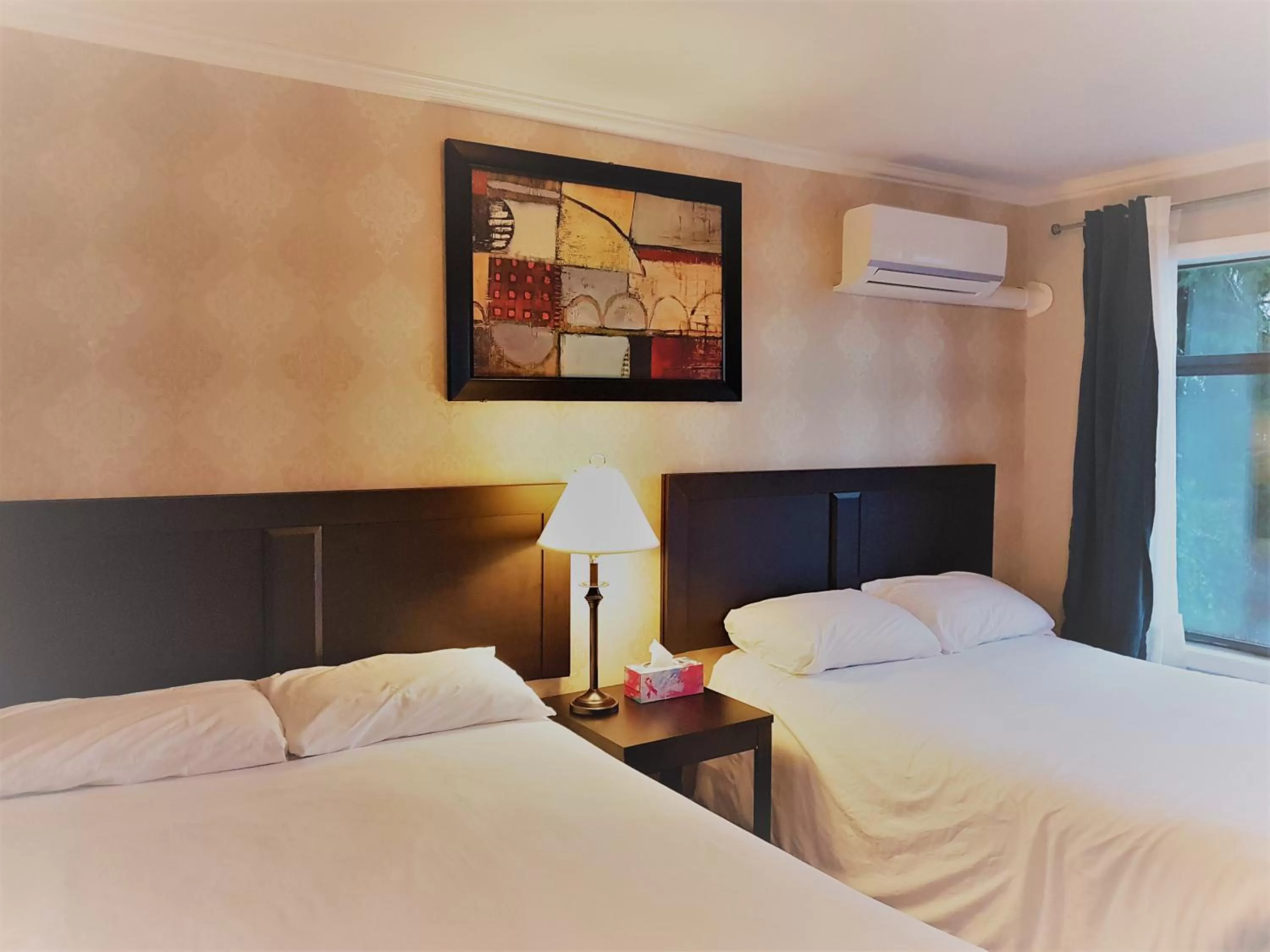 Bed in Westview Centre Motel Ltd