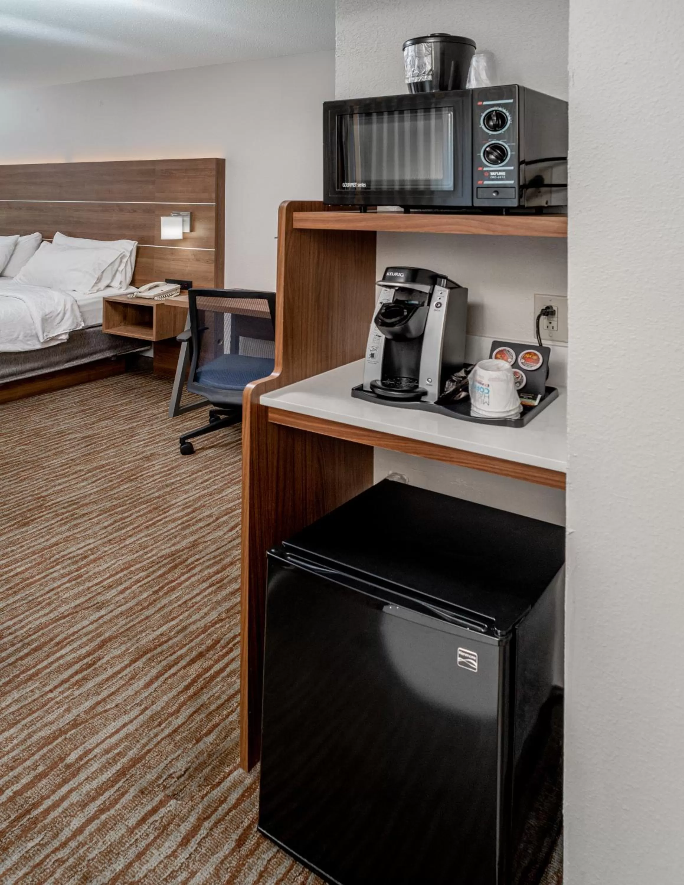 Bedroom, Bed in Holiday Inn Express and Suites Pikeville by IHG