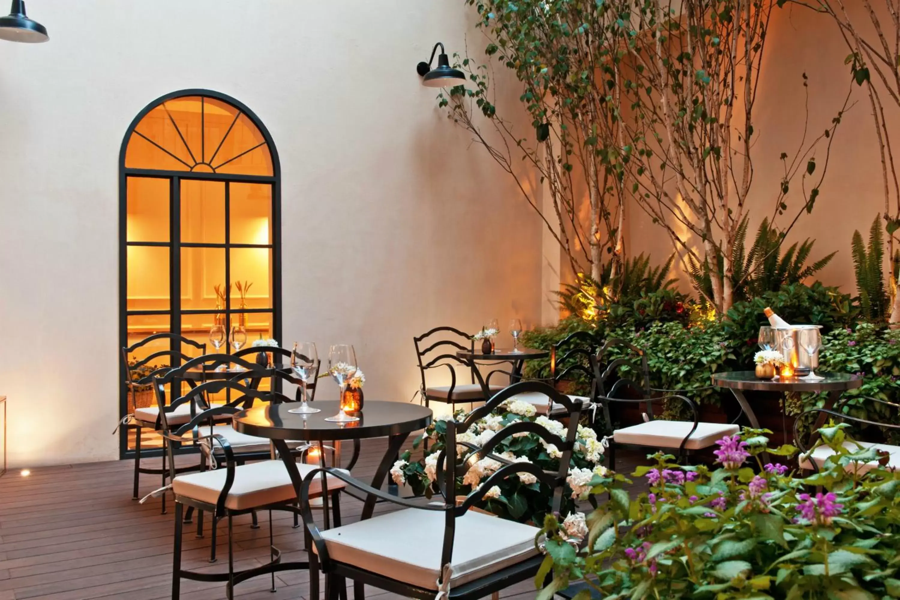 Patio, Restaurant/Places to Eat in The Fifteen Keys Hotel