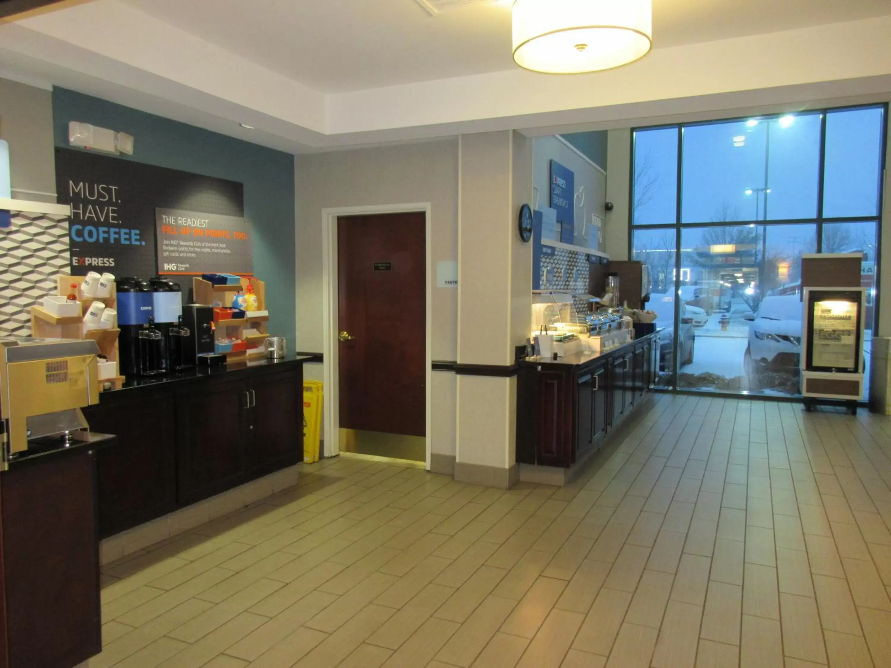 Breakfast in Holiday Inn Express Hotel & Suites Youngstown - North Lima/Boardman, an IHG Hotel