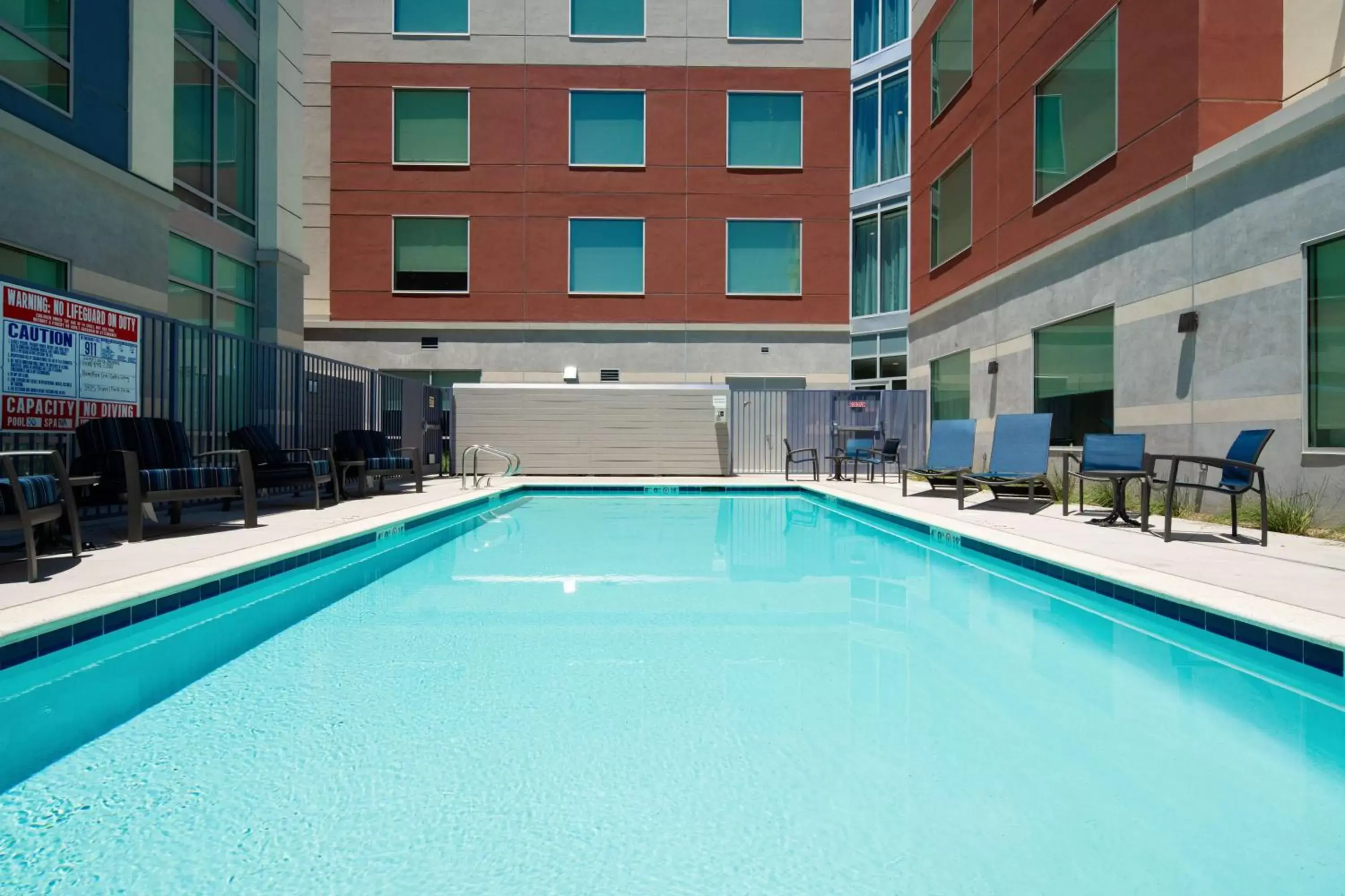 Pool view, Swimming Pool in Hampton Inn & Suites Gilroy, Ca