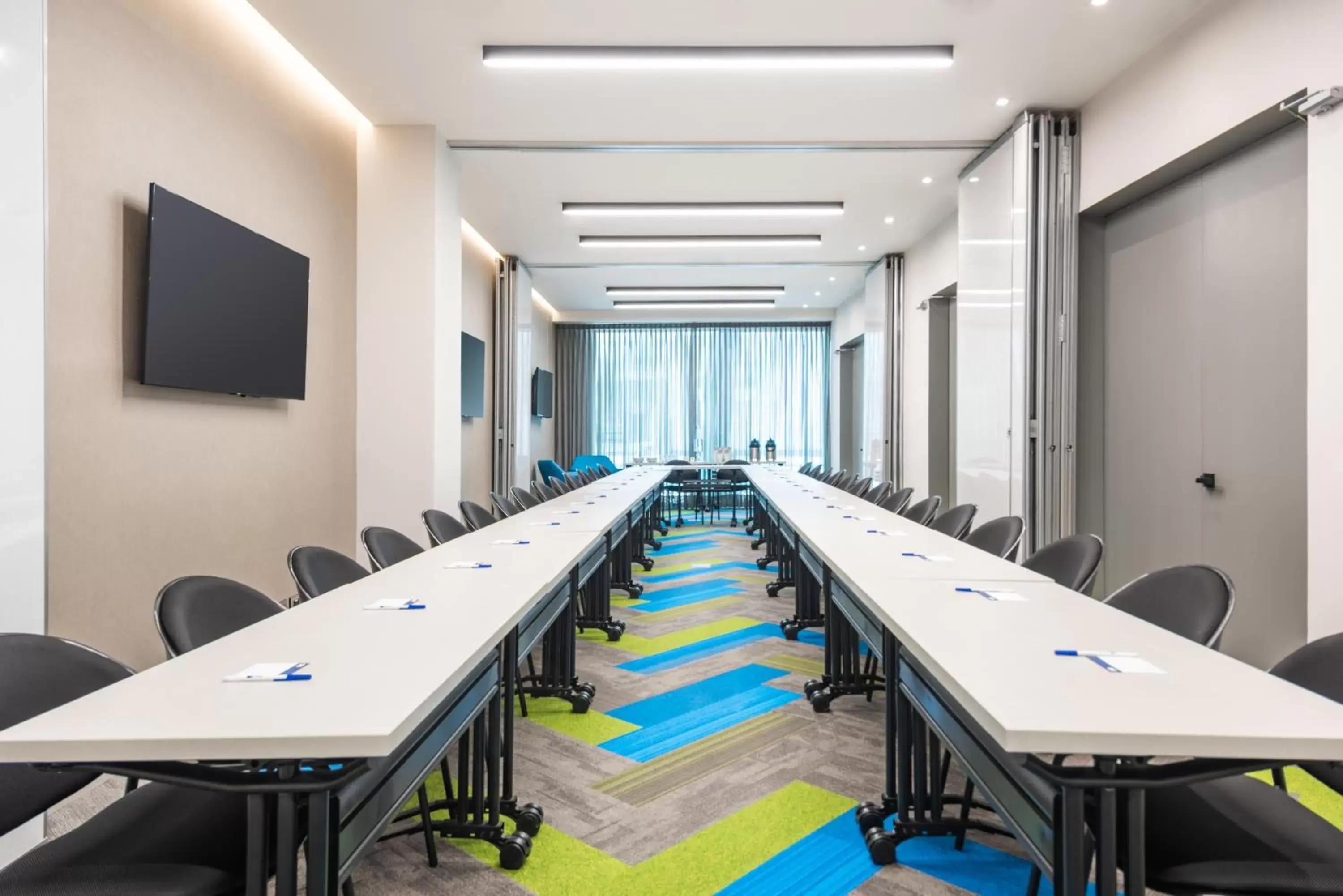 Meeting/conference room in Holiday Inn Express Bogotá - Parque La 93, an IHG Hotel