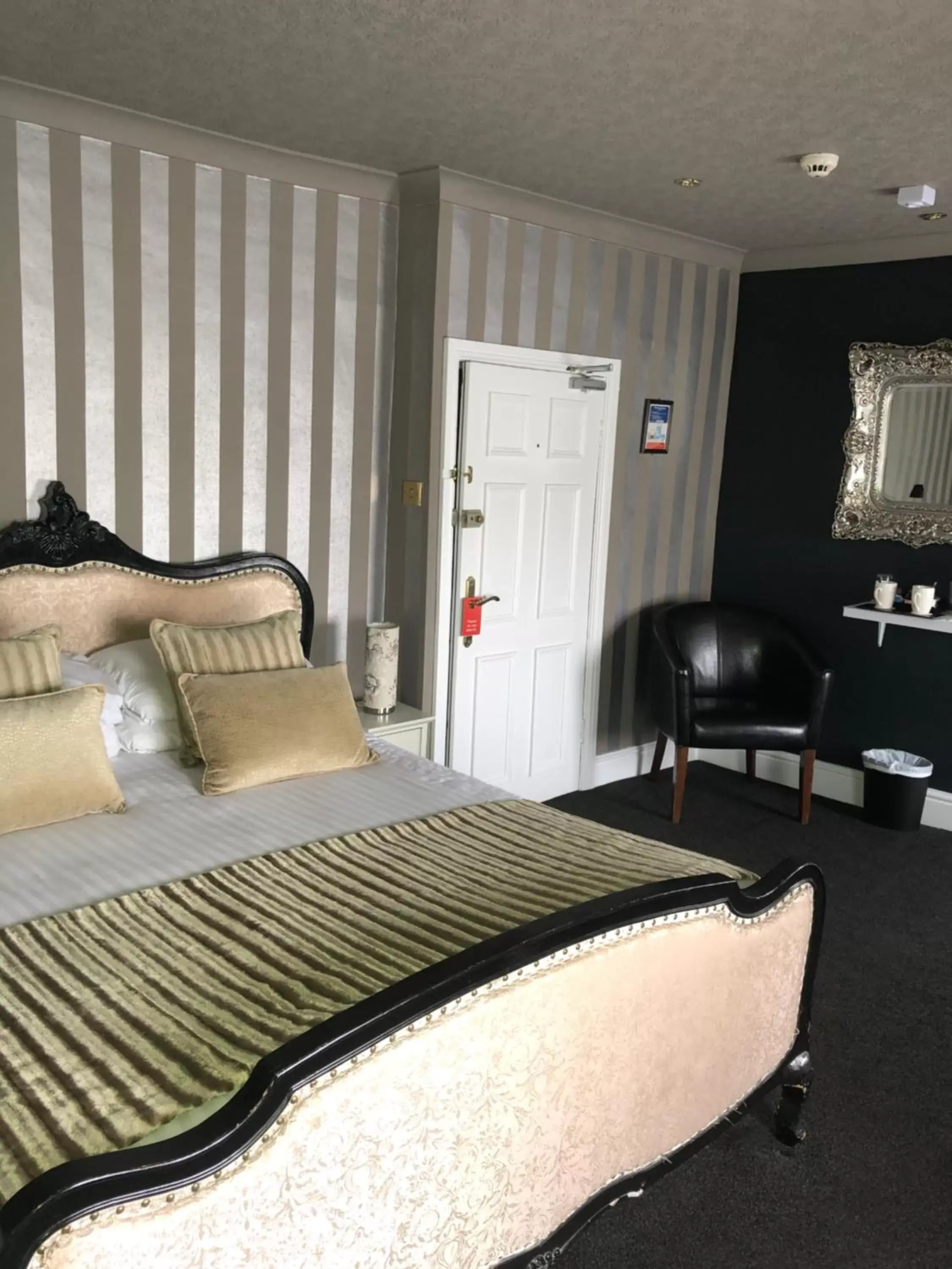 Bedroom, Bed in The Vine Hotel, Skegness