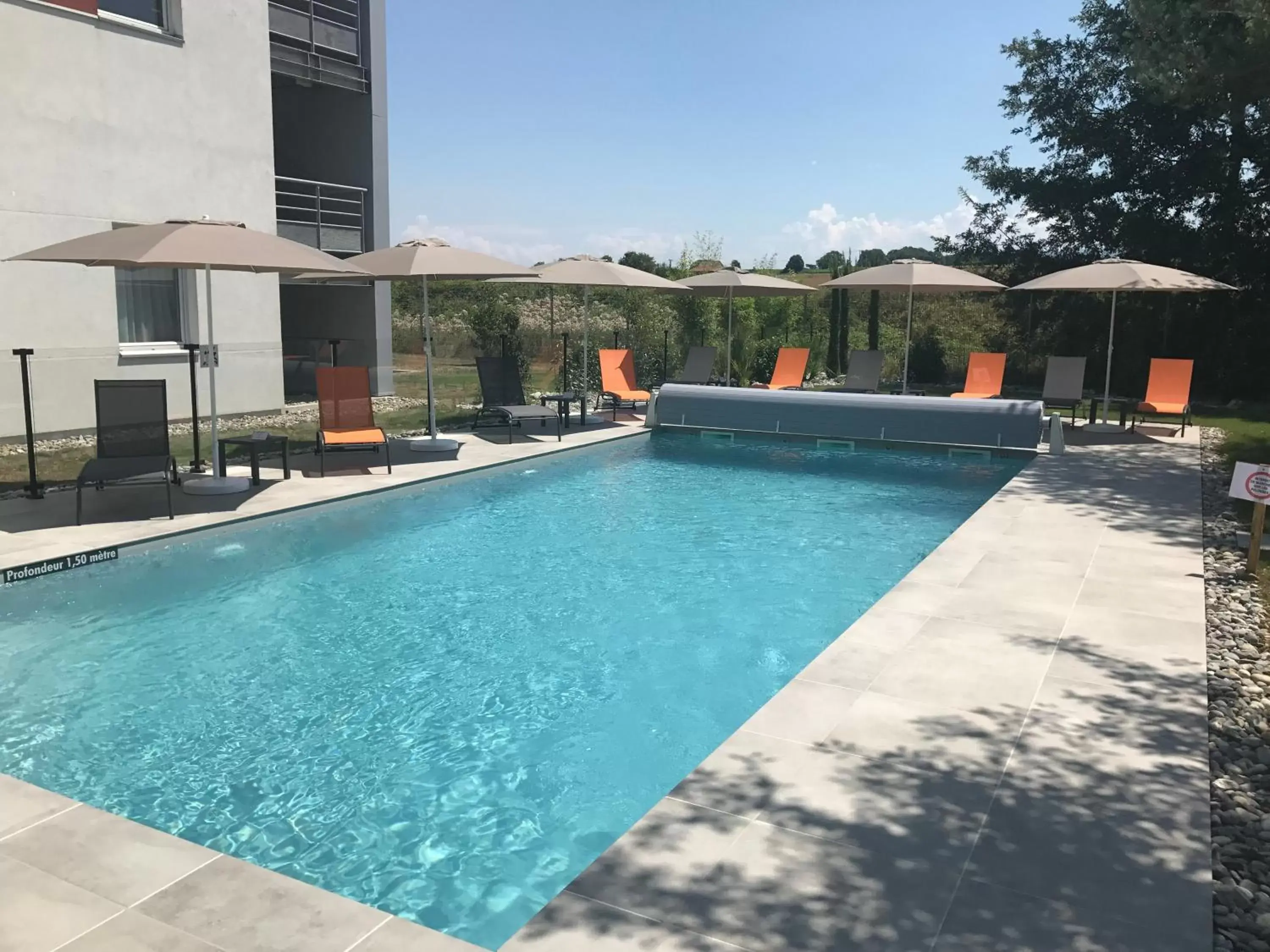 Swimming Pool in Ibis Saint-Genis-Pouilly Genève