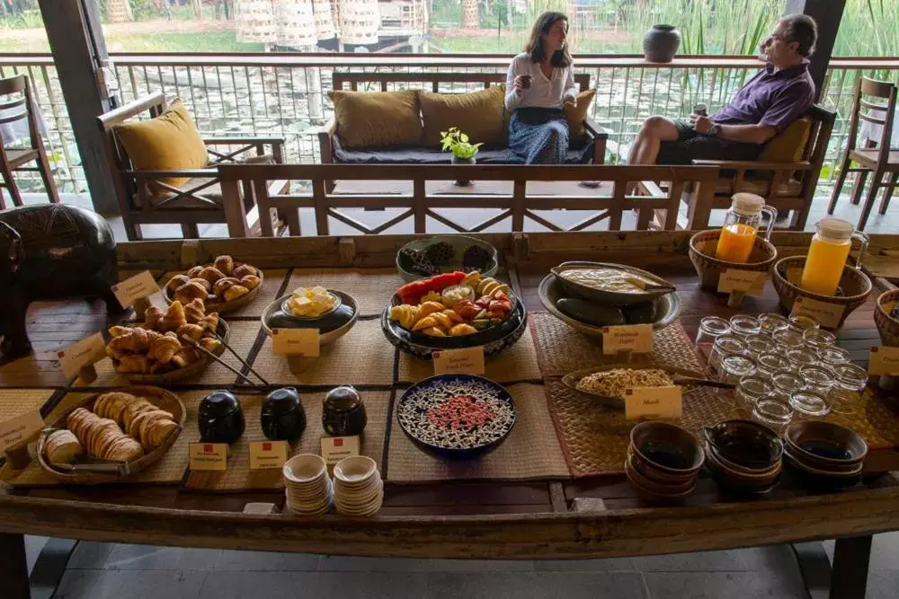 Buffet breakfast in Maisons Wat Kor