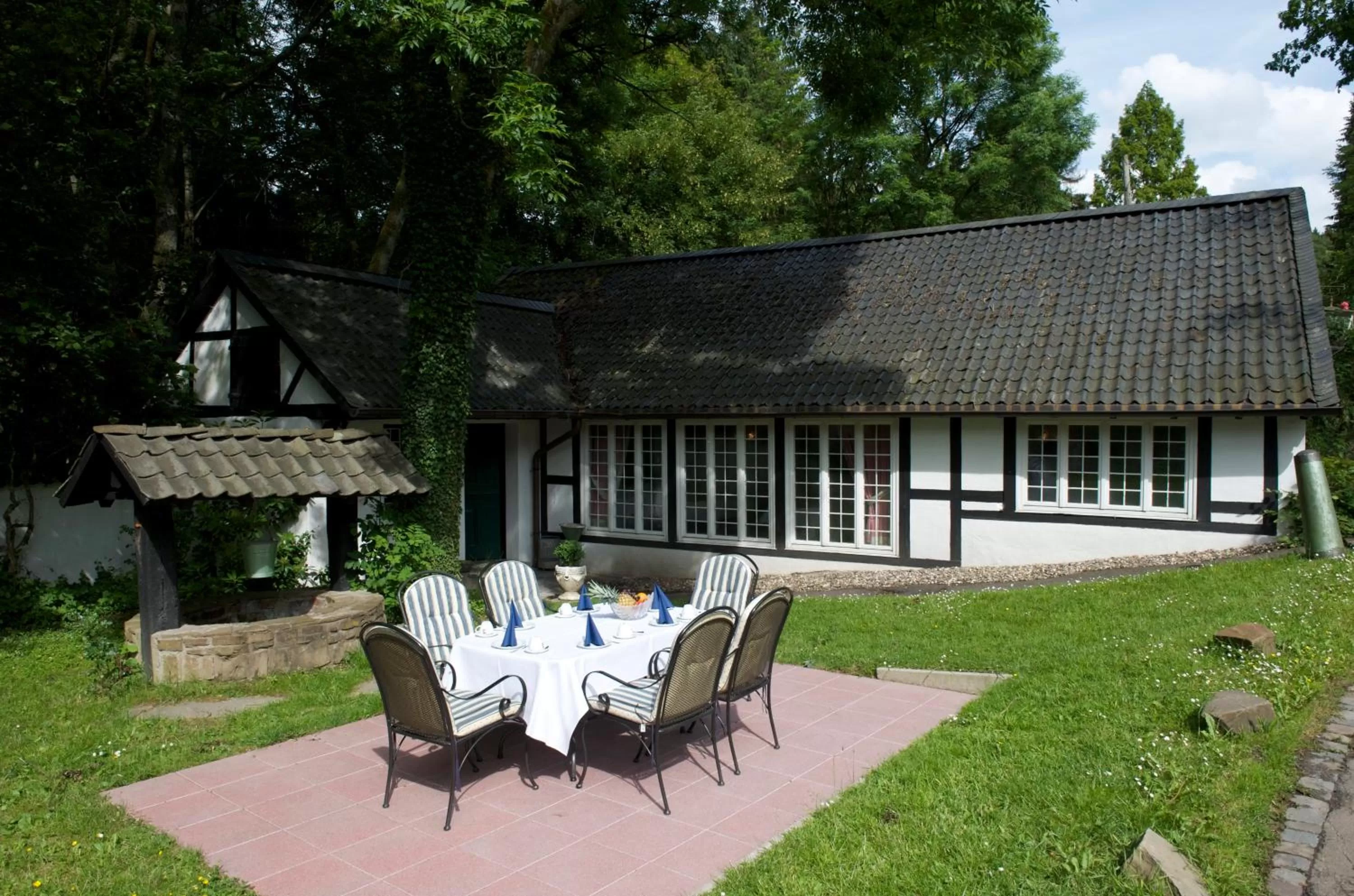 Garden, Property Building in Wyndham Garden Gummersbach