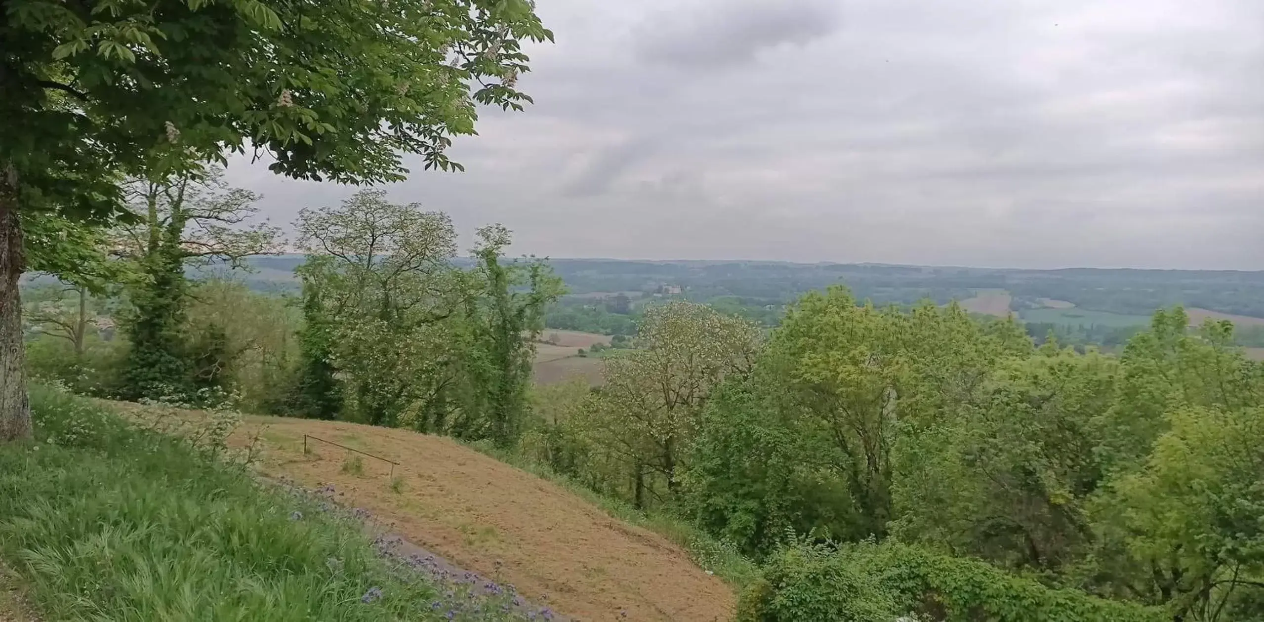 Hiking, Natural Landscape in La Cambra dé Monflanquin