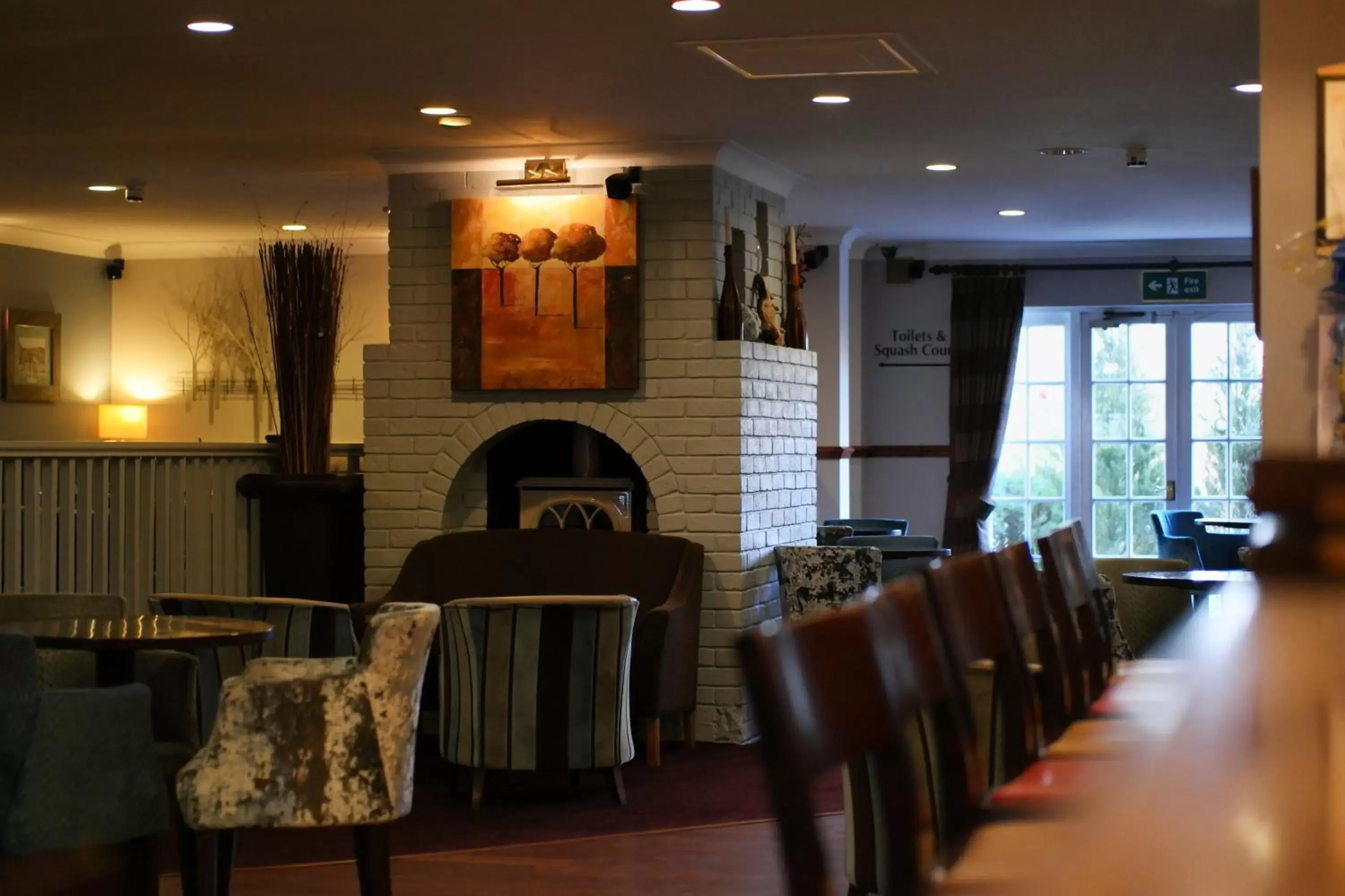 Lounge or bar in Crown Lodge Hotel