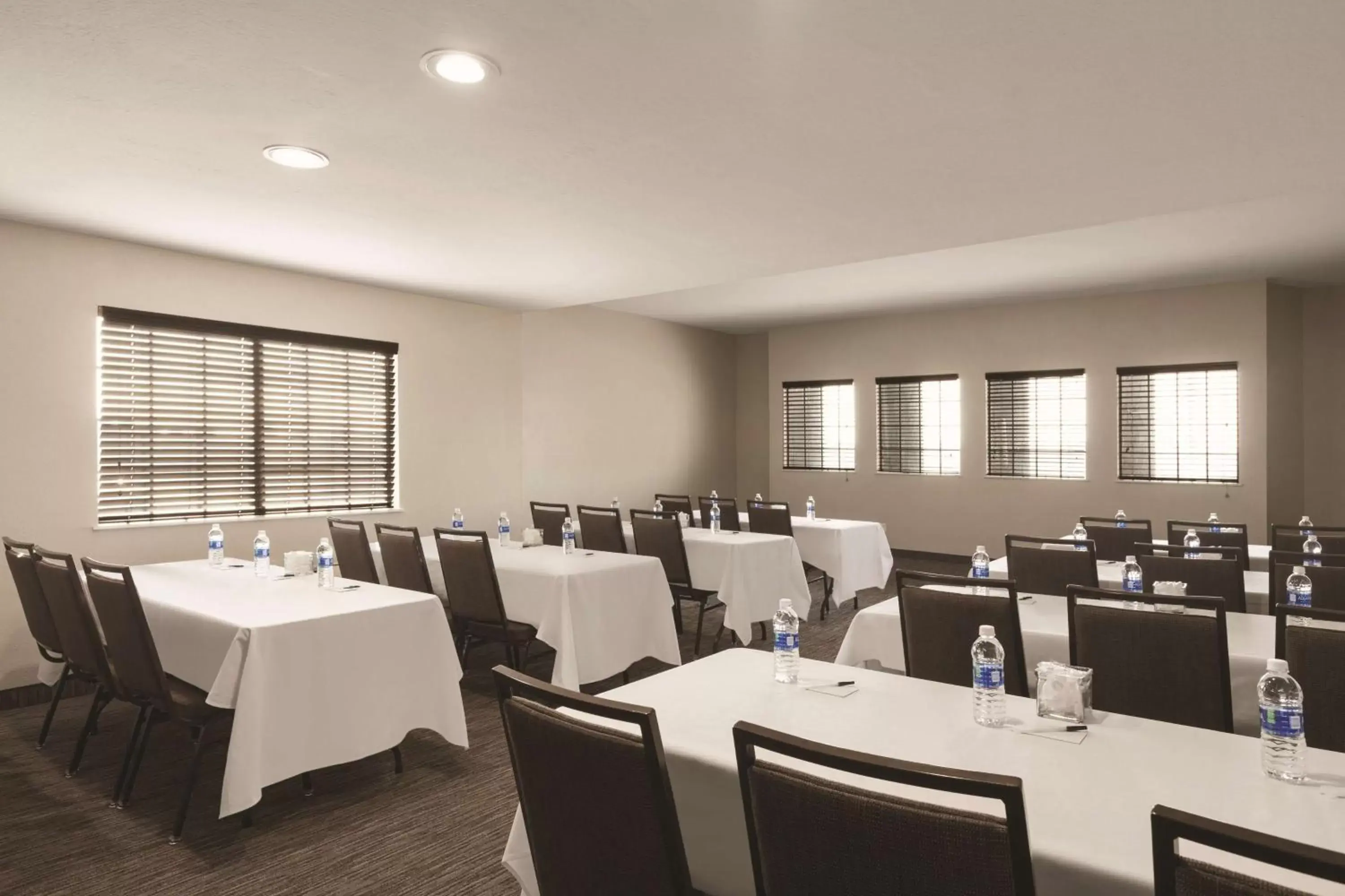 On site, Restaurant/Places to Eat in Country Inn & Suites by Radisson, Bakersfield, CA