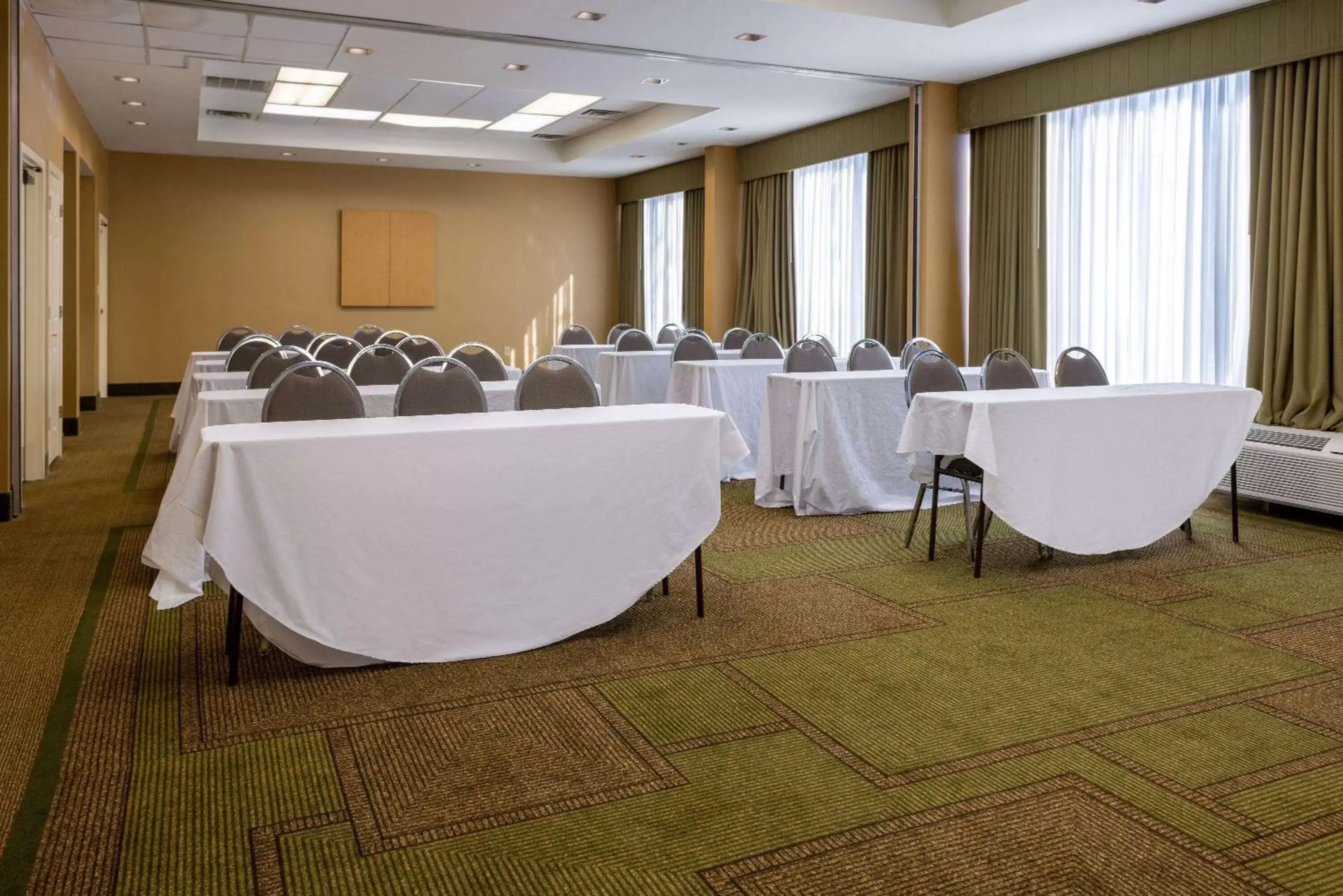 Meeting/conference room in La Quinta Inn & Suites by Wyndham Kingsport TriCities Airport