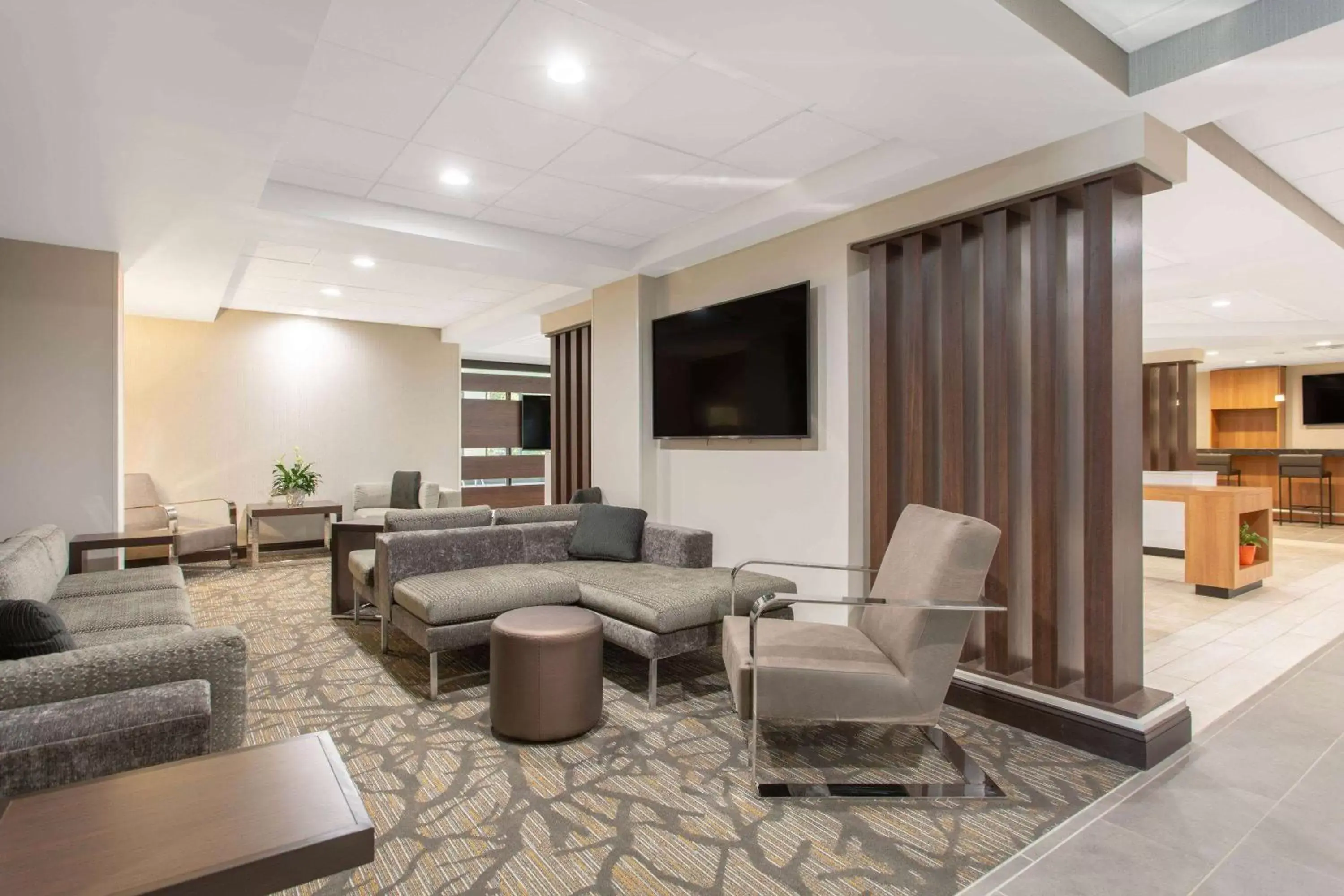 Lobby or reception, Seating Area in La Quinta Inn & Suites by Wyndham Mooresville