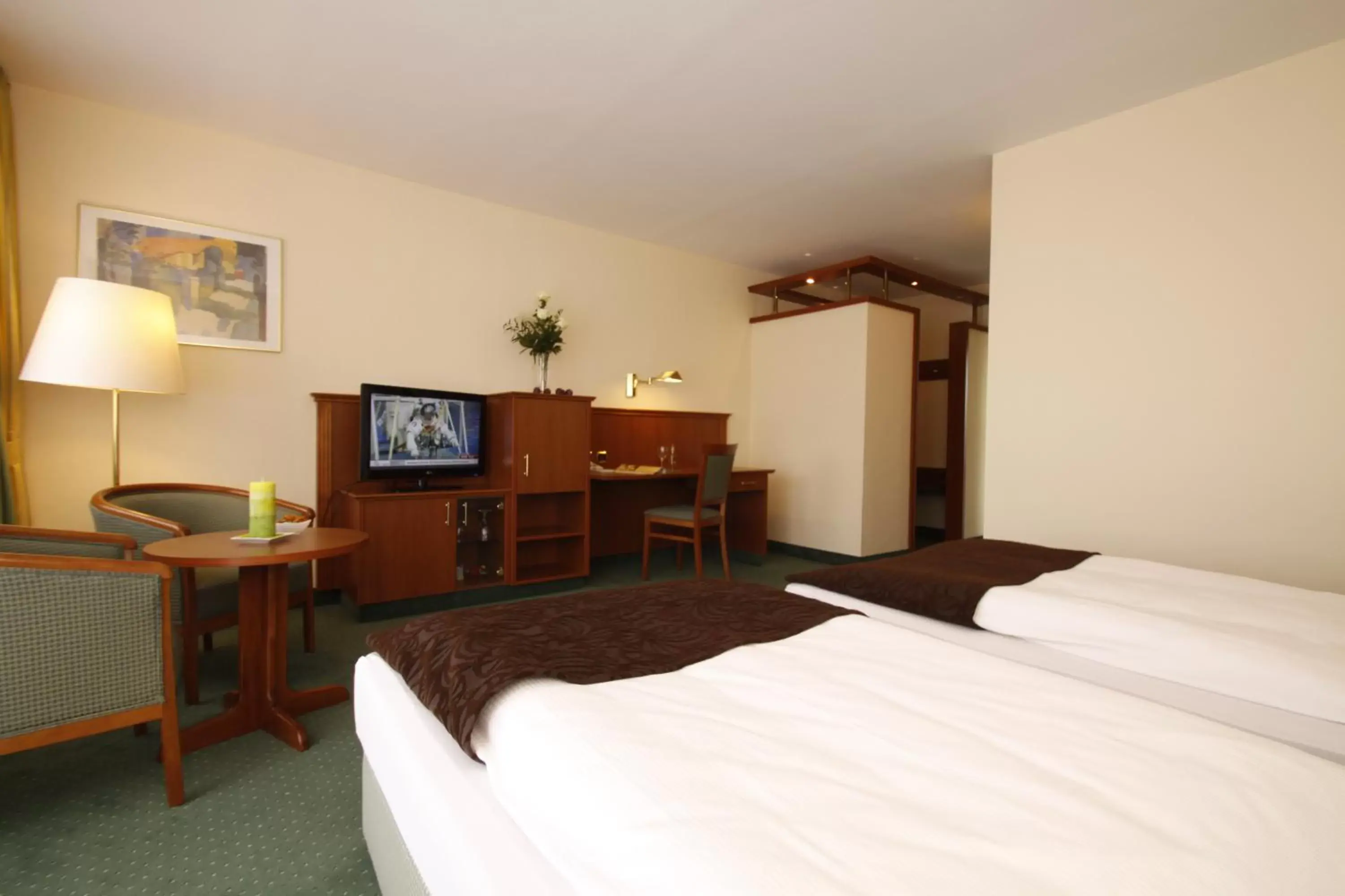 Photo of the whole room, Bed in Hotel Kaiserhof Wesel Photo of the whole room, Bed in Hotel Kaiserhof Wesel