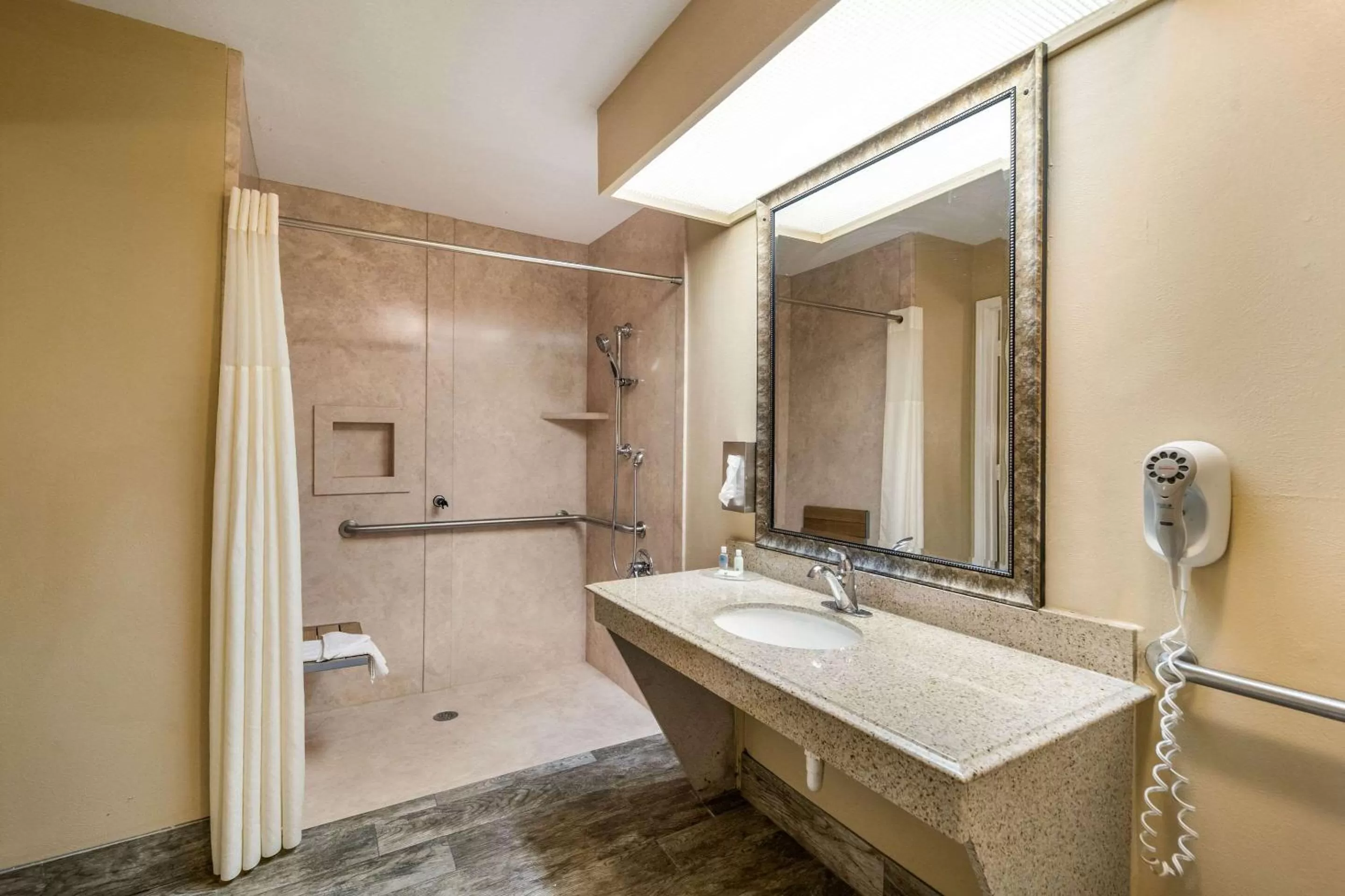 Bathroom in Quality Inn & Suites Garland - East Dallas