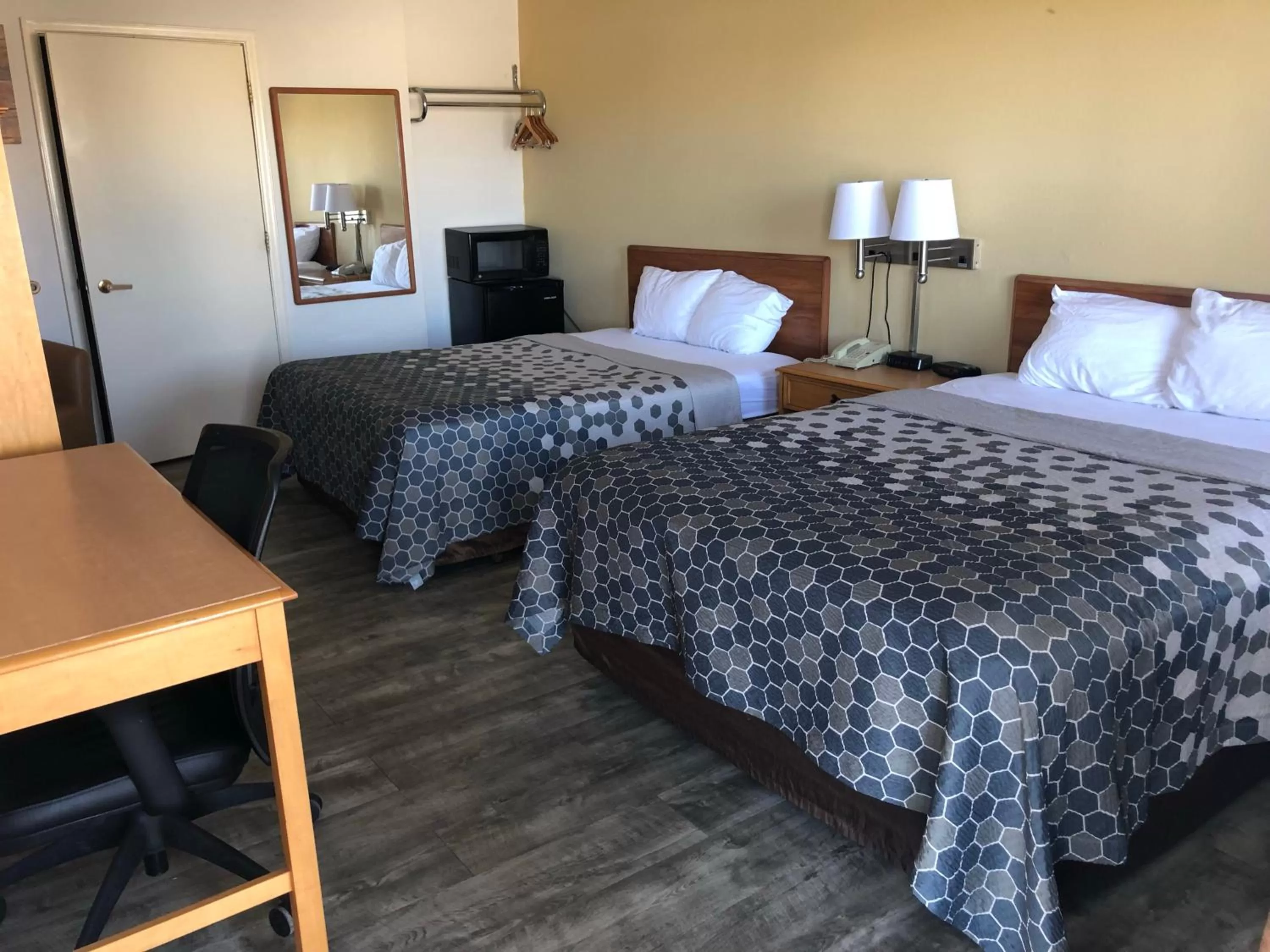 Bed in Econo Lodge Lordsburg I-10