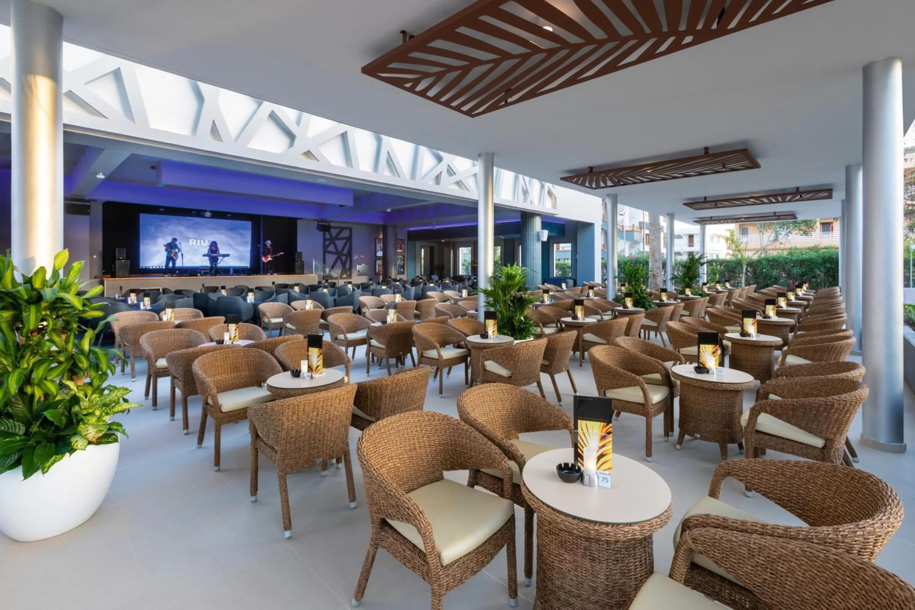 Lounge or bar in Hotel Riu Palace Palmeras - All Inclusive