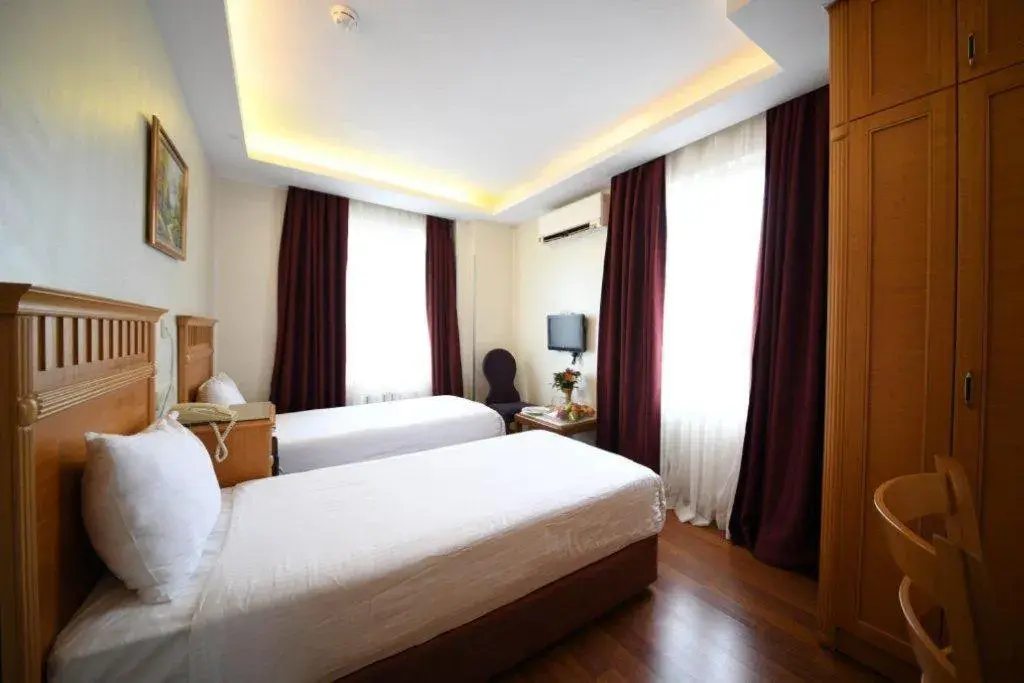 Photo of the whole room, Bed in Express Star Hotel Taksim
