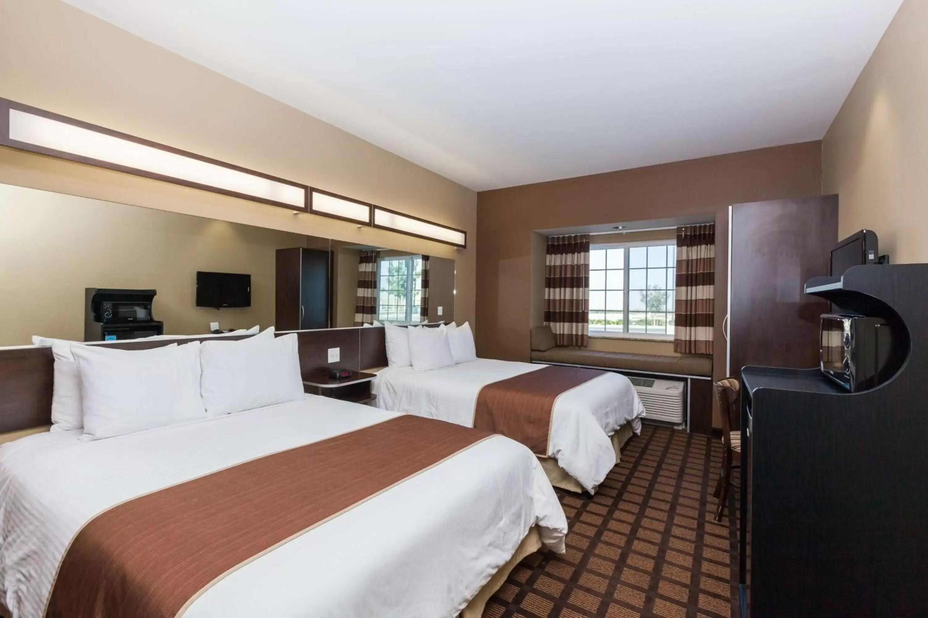 Deluxe Queen Room with Two Queen Beds- Disability Access - Non-Smoking in Microtel Inn & Suites by Wyndham Wheeler Ridge