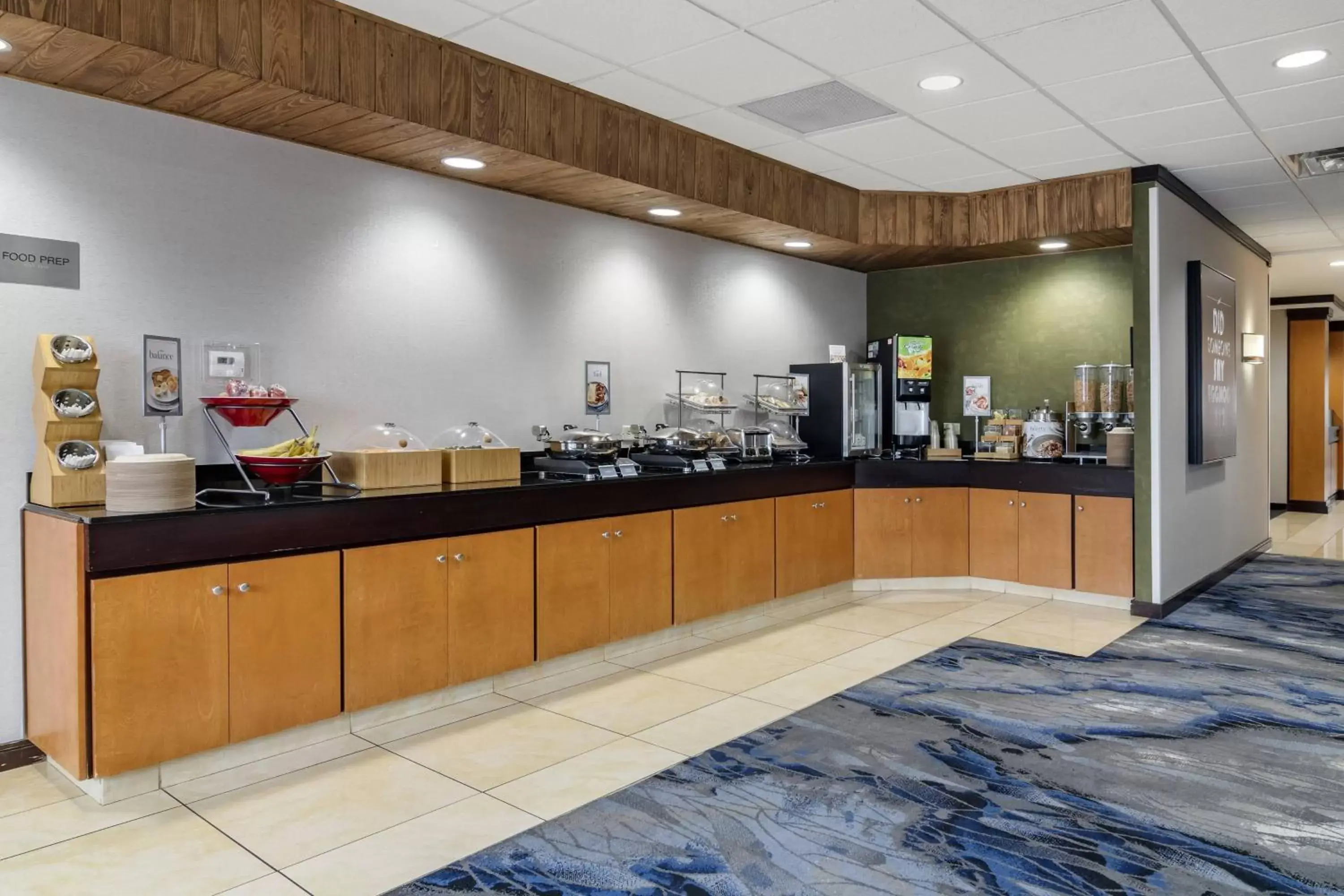 Breakfast, Restaurant/Places to Eat in Fairfield Inn & Suites by Marriott Commerce