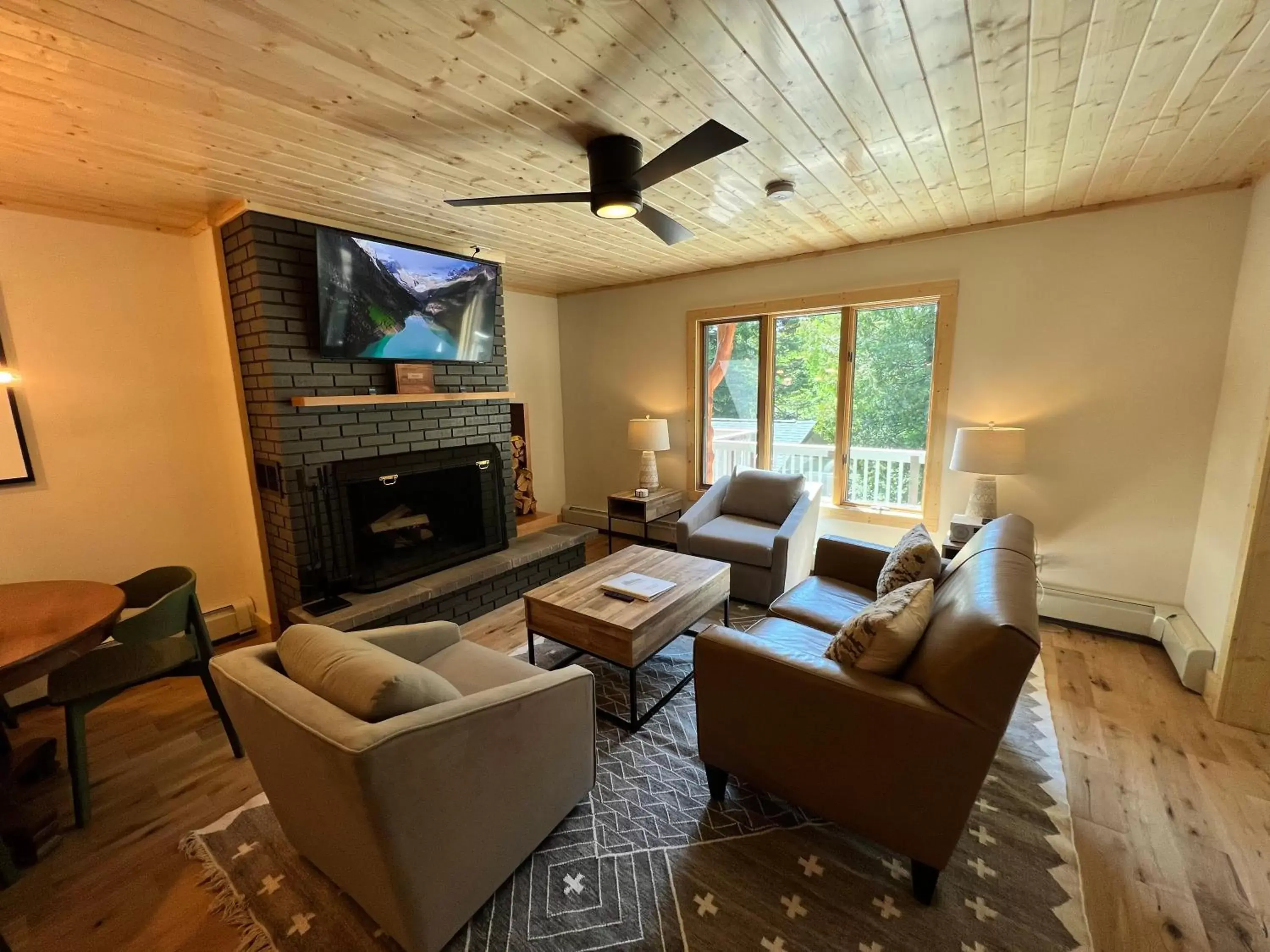 Family Suite in Thomsonite Inn on Lake Superior Family Suite in Thomsonite Inn on Lake Superior