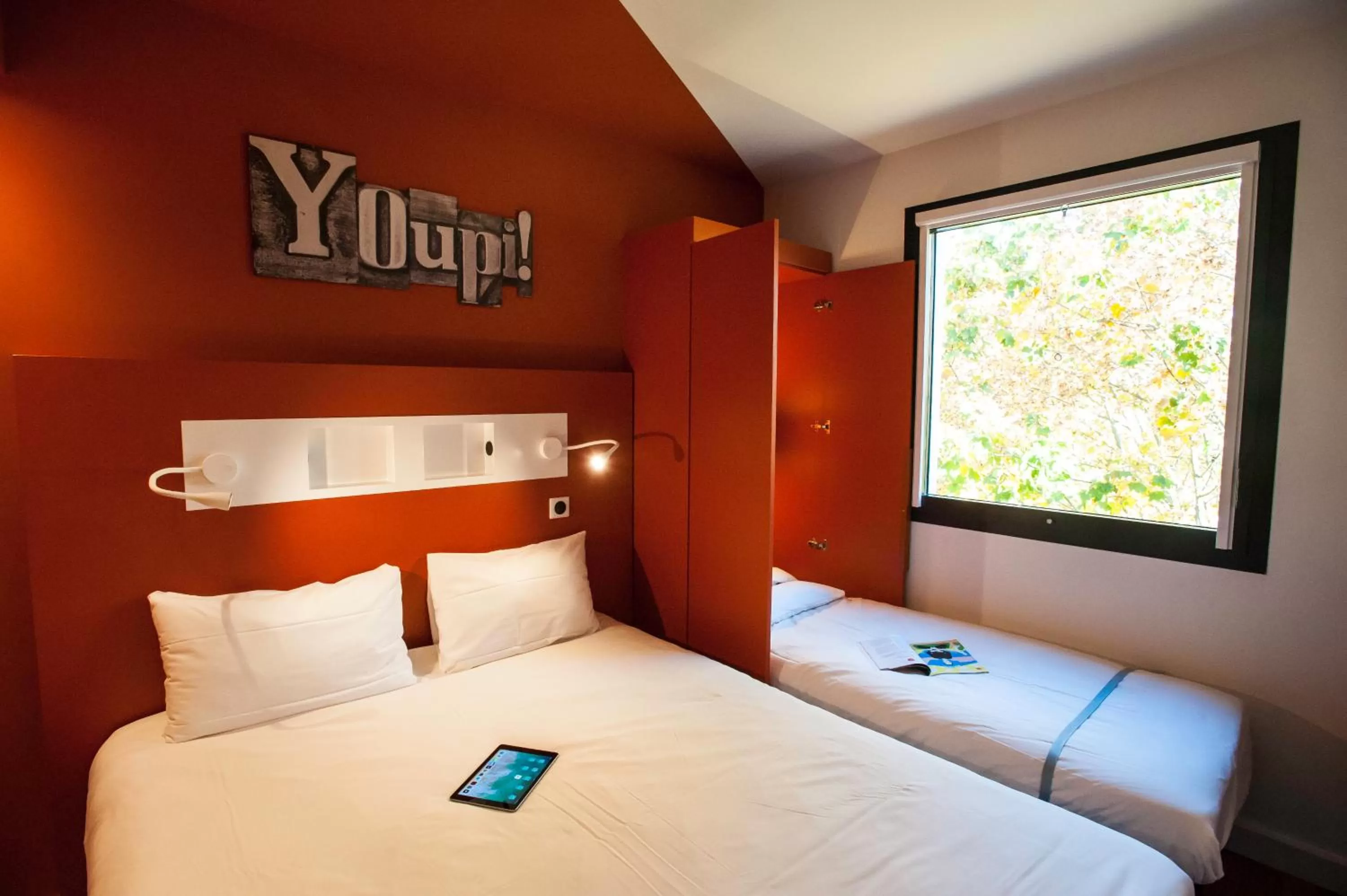 Photo of the whole room, Bed in Ibis Budget Château-Thierry