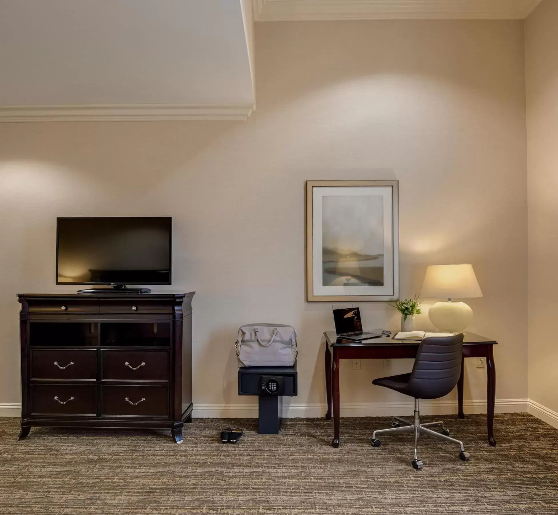 TV and multimedia, TV/Entertainment Center in Ayres Hotel Fountain Valley