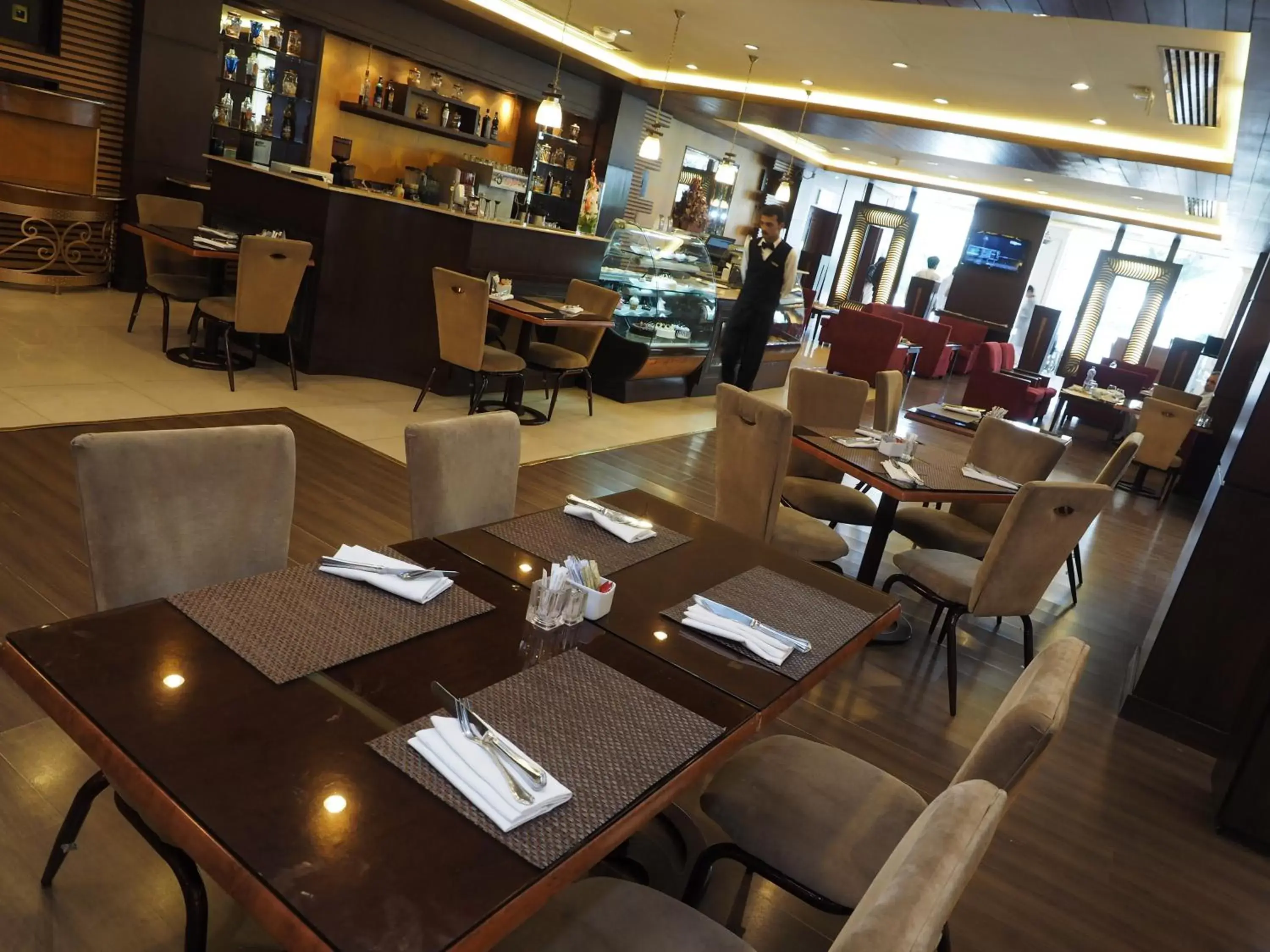 Restaurant/places to eat in Pearl Continental Hotel, Rawalpindi
