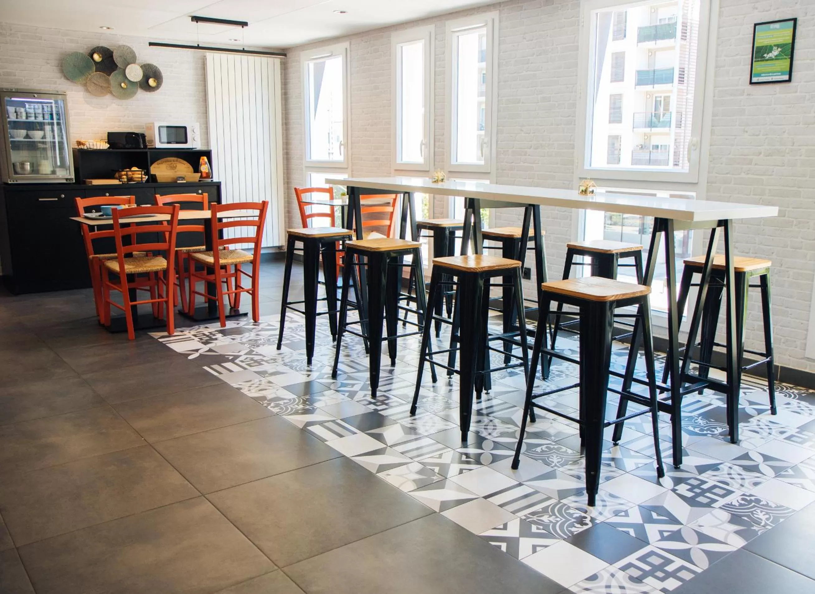 Restaurant/Places to Eat in Twenty Business Flats Nîmes Trigone